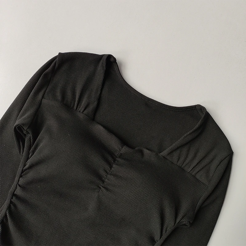 Herbst-Winter Französisches V-Ausschnitt Plissiertes Schnelltrocknendes Yoga-T-Shirt für Damen mit Eingebautem Brustpolster, Schlankmachendes Atmungsaktives Fitness-Unterhemd – Detail 9