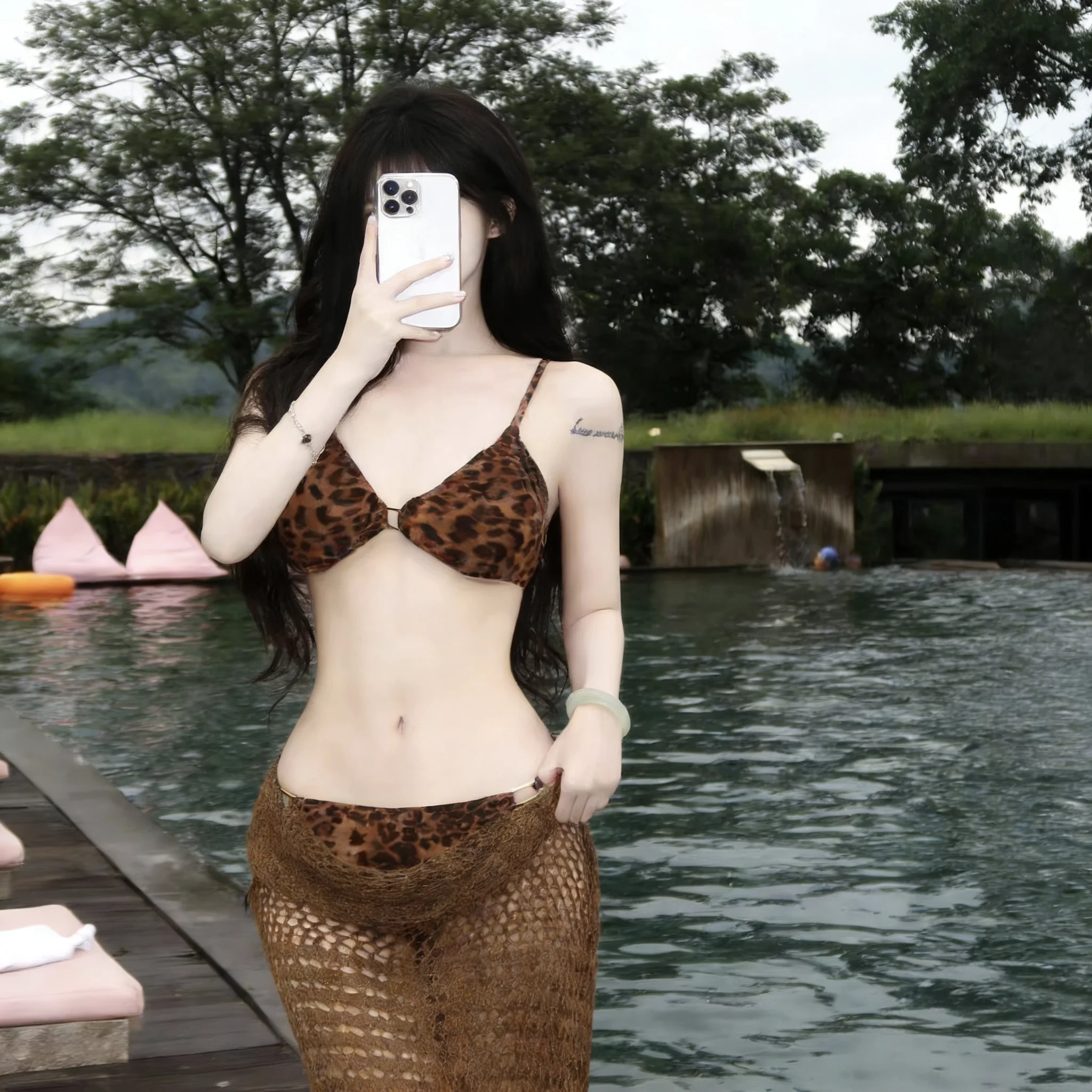 

Sexy Bikini Sexy Vaion Sle Leopard Print Hot Girl Separate Knitted Hollow out Thermal Spring Swimsuit Long Dr