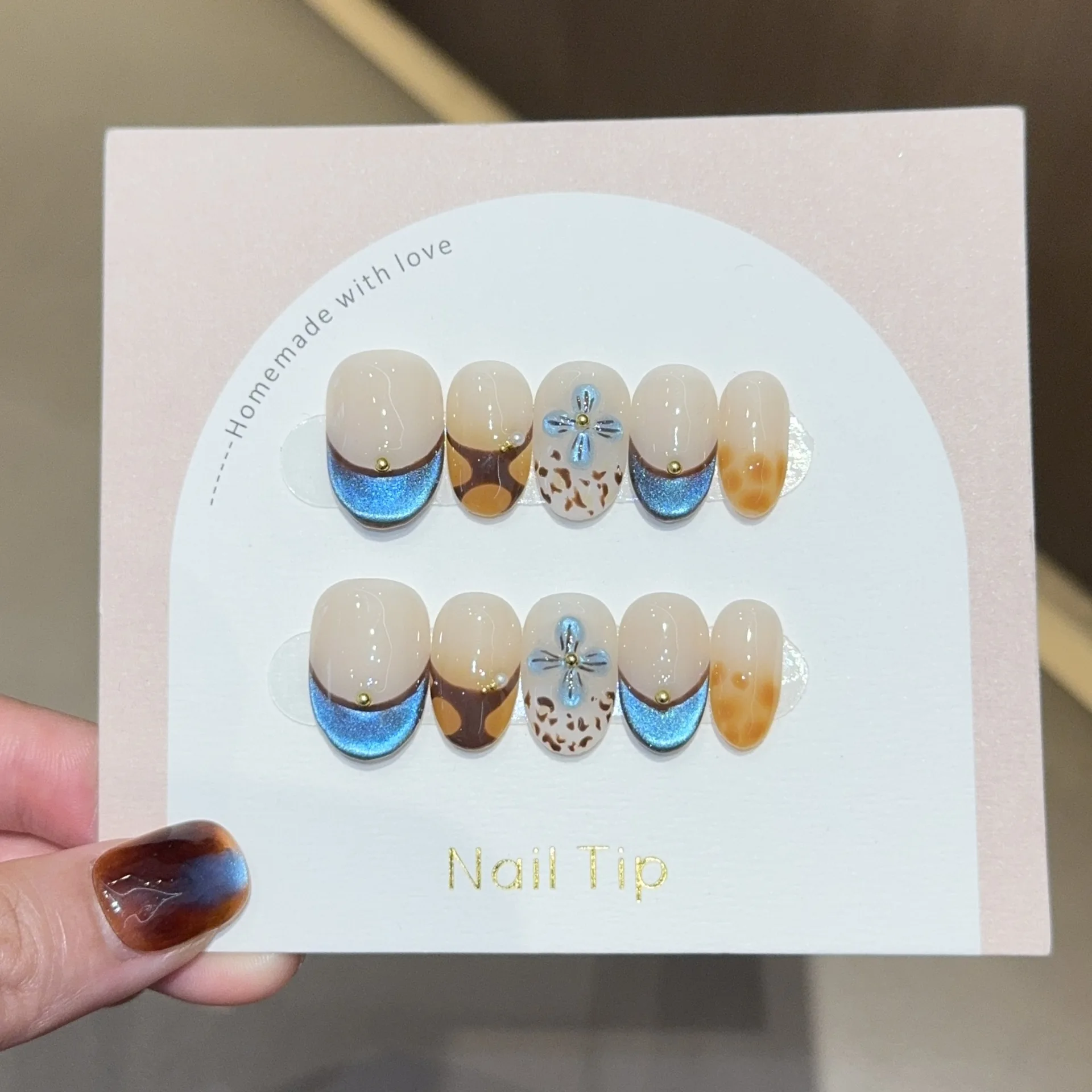 10Pcs Light Luxury Handmade Short Oval Press on Nails Glitter Cat Eyes French Retro 3D Flower Design Fake Nail Girl Wearable Tip