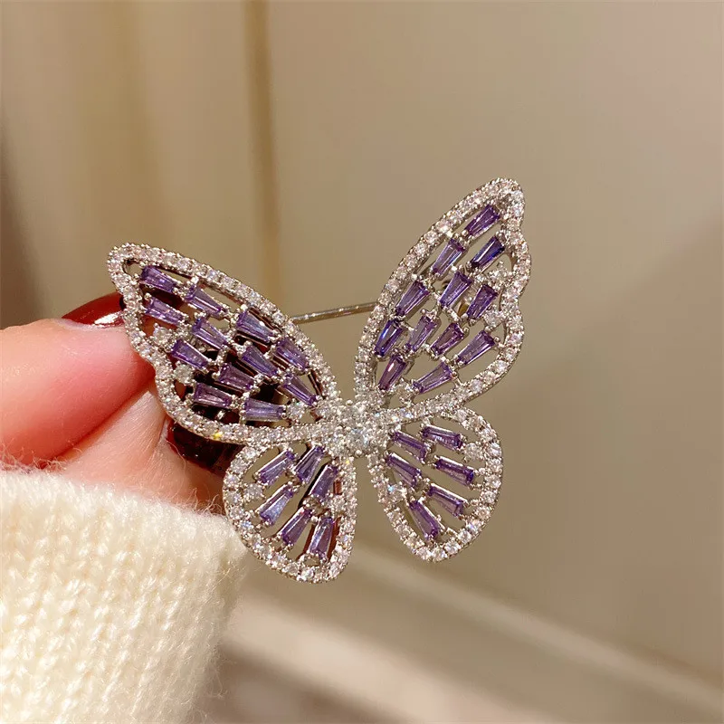 

CC Shining Brooches for Women 100% Handmade Zirconia Hollow Butterfly Shape Romantic Sweater Suit Pins Super Flash Party B02