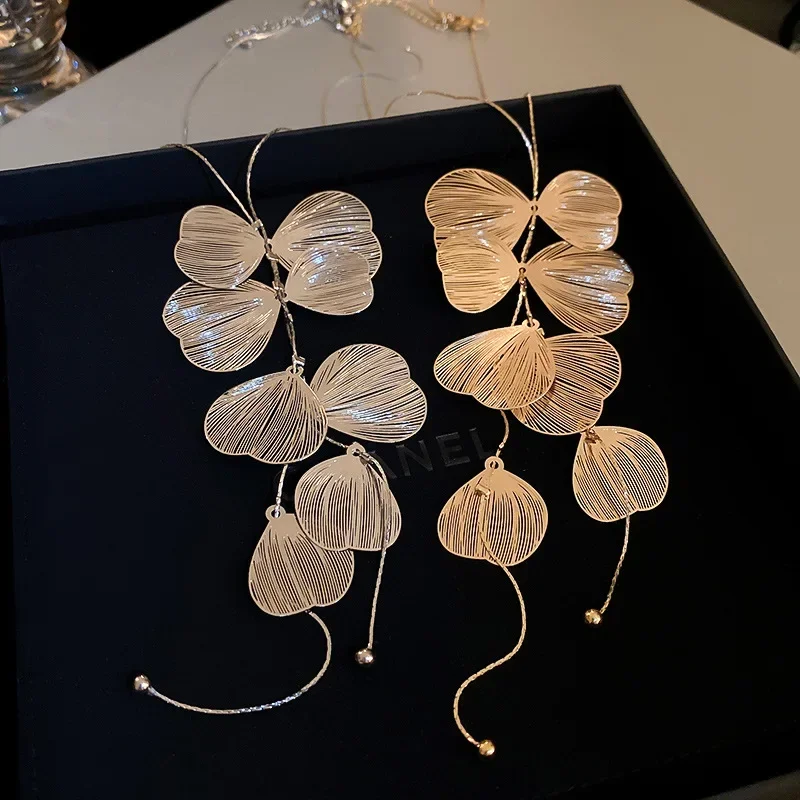 Metal Style Hollow Heart Fringe Pendant Necklaces for Women Retro Simple Advanced Temperament Collarbone Chains Delicate Jewelry image 5