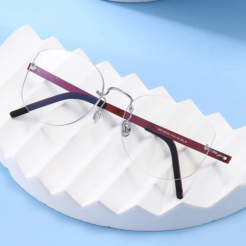 

The New Frameless Men's Glasses Made of Titanium Alloy Exude High-end Feel for Women and Feature Retro Light Luxury Frame Men