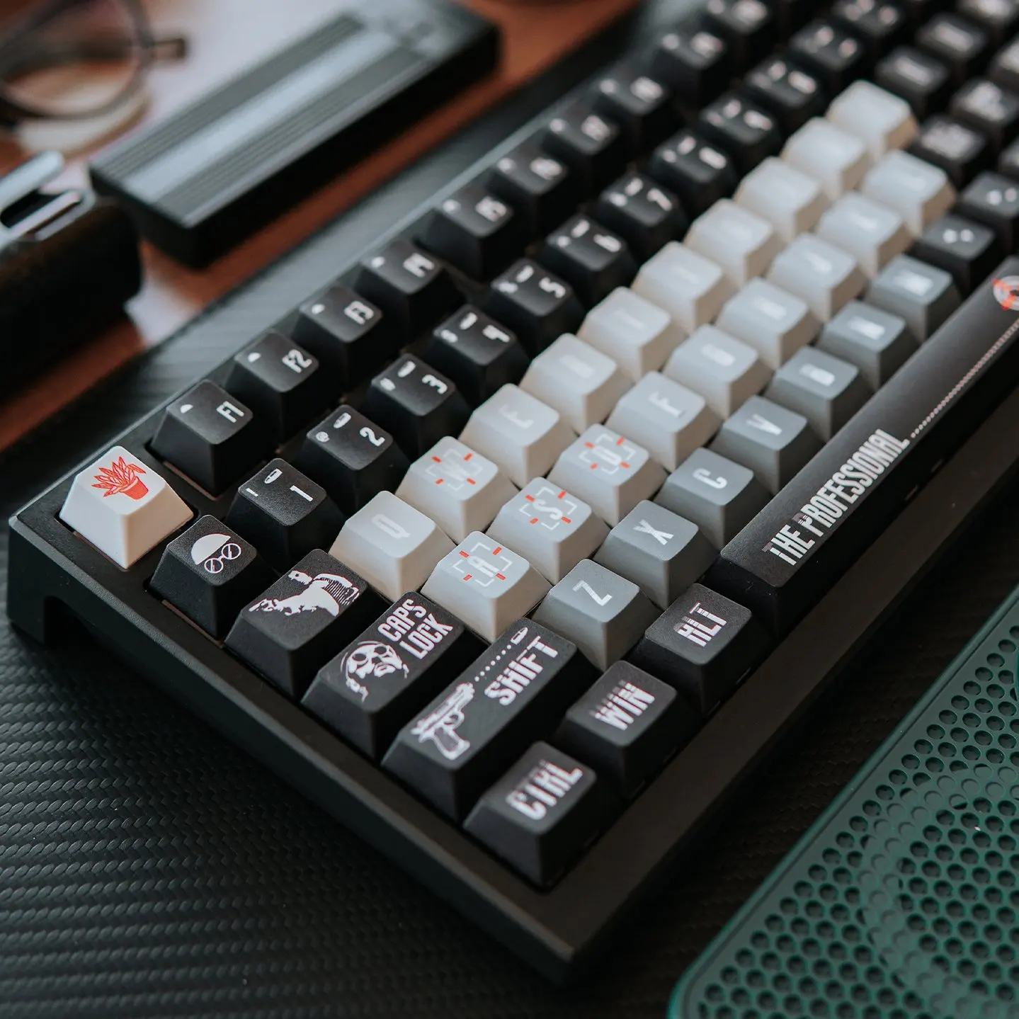 This killer is not too cold theme Keycap Set 181key PBT Double Shot keycaps Cherry Profile  KeyCap for Mechanical Keyboard