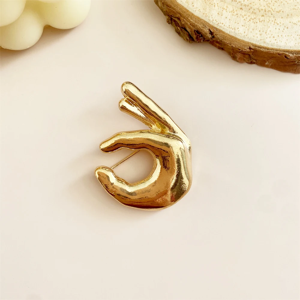 

Minimalism Retro OK Gesture Women's Brooch Fashion Luxury Metal Personality Lapel Pins Clothing Jewelry Accessories Men Corsage
