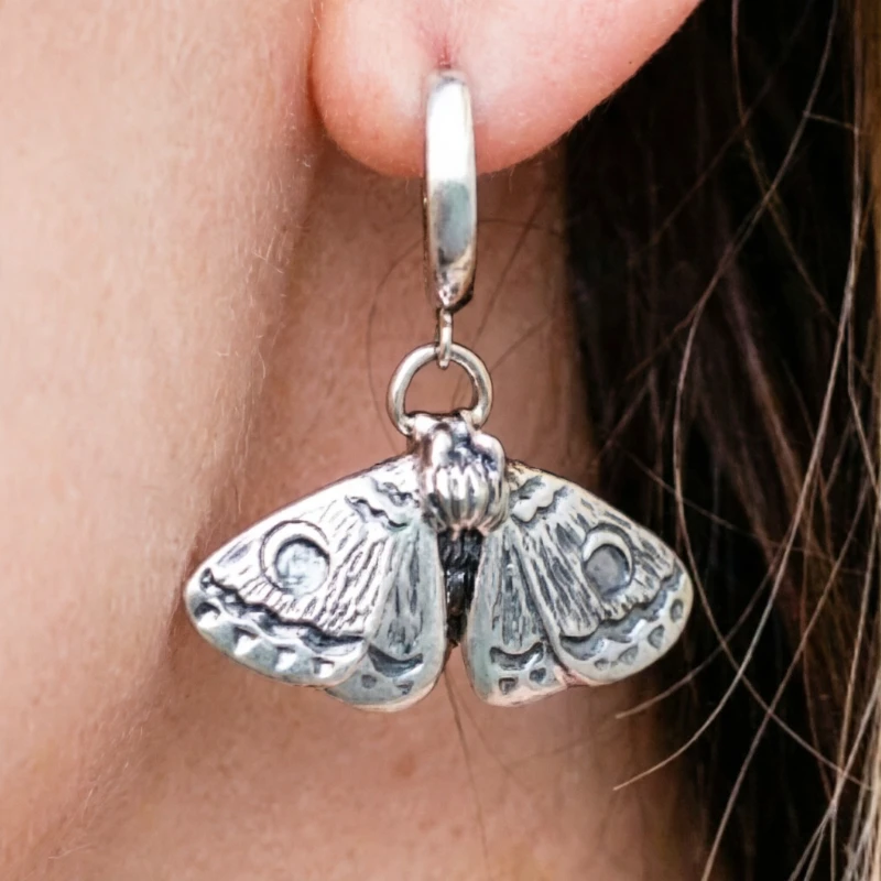 Vintage Gothic Style Moth Silvery Plated Insect Dangle Earings Women's Personalized Unique Design Festival Vacation Fine Jewelry