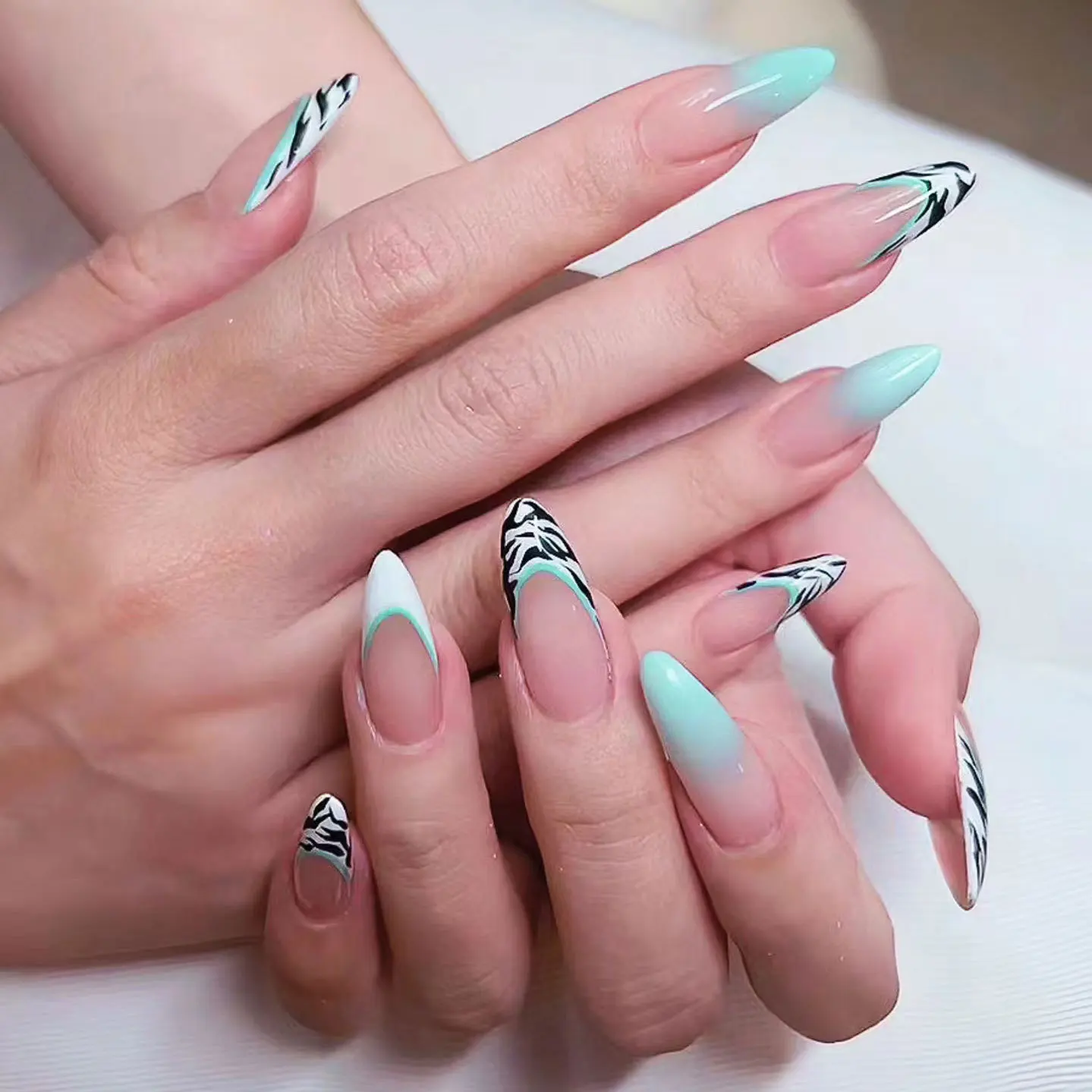 

24Pcs Mid-length French Almond Press on Nails Tips Blue Gradient Design False Nail Art Reusable Artificial Full Cover Fake Nails