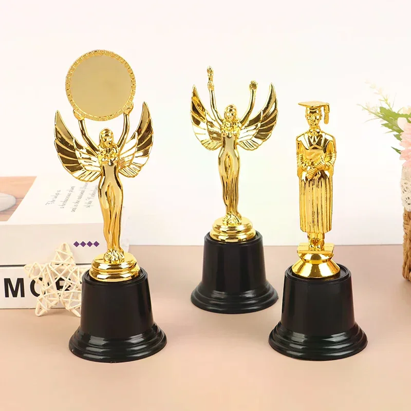 

1Pcs Mini Plastic Male Female Doctoral Scholars Trophy Cup Prize Cup Early Educational Toys Reading Learning Award Gifts
