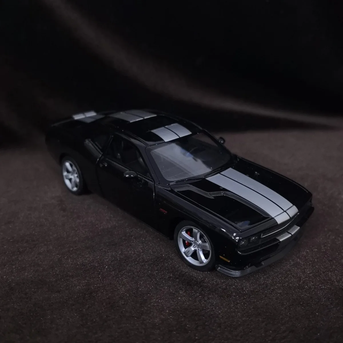Modèle de voiture Dodge Challenger SRT 2012, échelle 1:24, véhicule de luxe, réplique Miniature, jouet cadeau de noël pour enfant