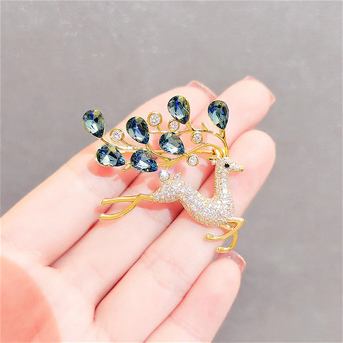 Rinhoo Cute Full Rhinestone Deer Brooches For Women New Year Decorative Imitation Pearl Animal Elk Lapel Pins Christmas Jewelry