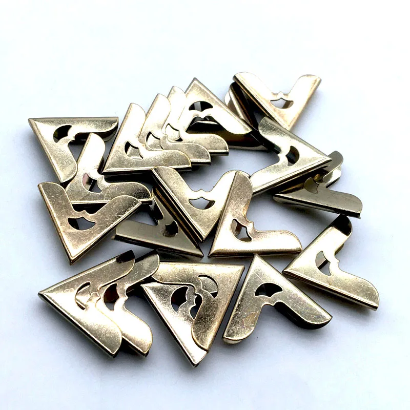 100 pçs/lote 20x20x4mm ouro metal livro cantos para álbuns de fotos menus pastas diy scrapbooking decoração canto protetores sc309