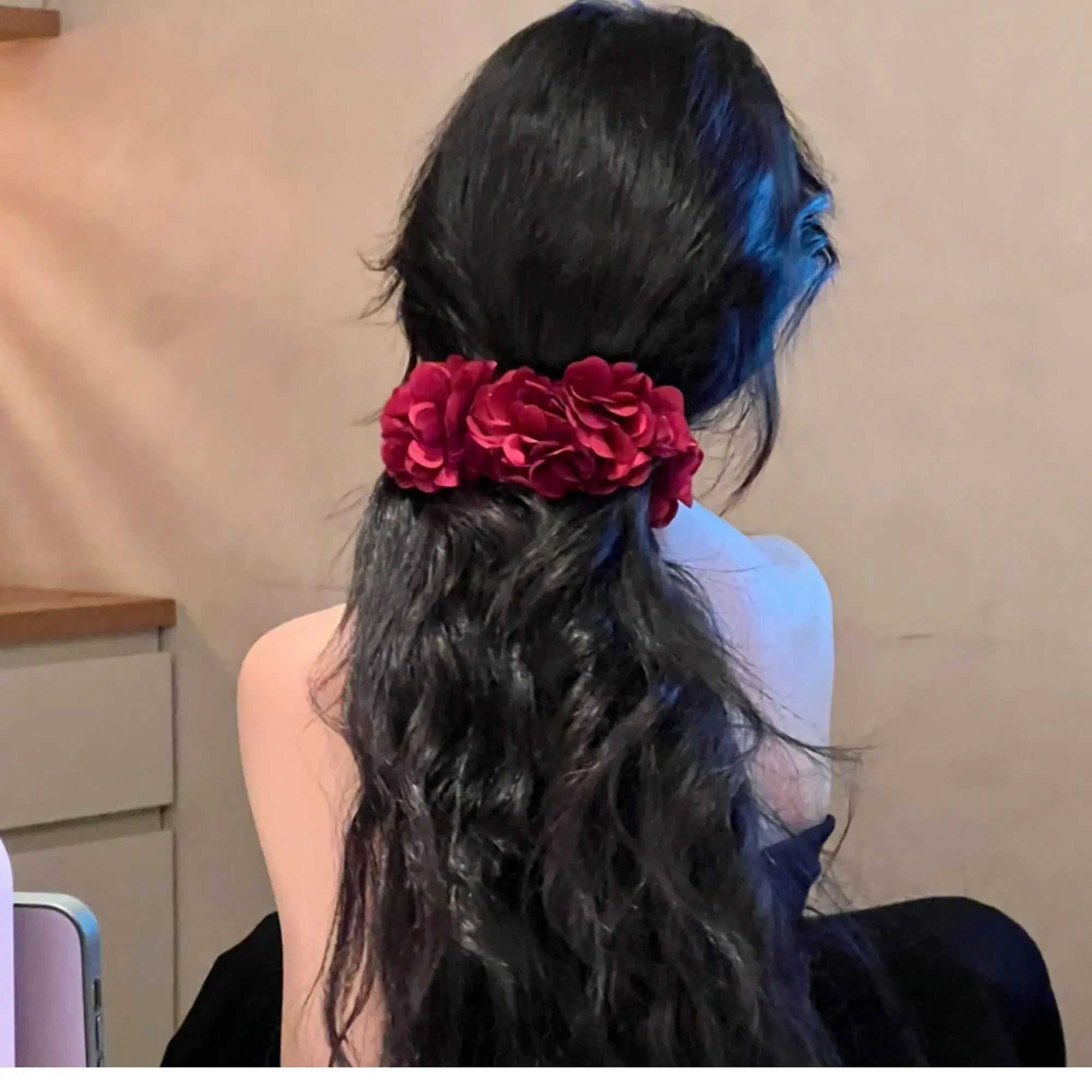 كلاين الأزرق مشبك شعر الياقوت الأزرق زهرة الموز كليب للنساء كبير المخملية Scrunchies إكسسوارات الشعر الأنيقة للشعر الكثيف