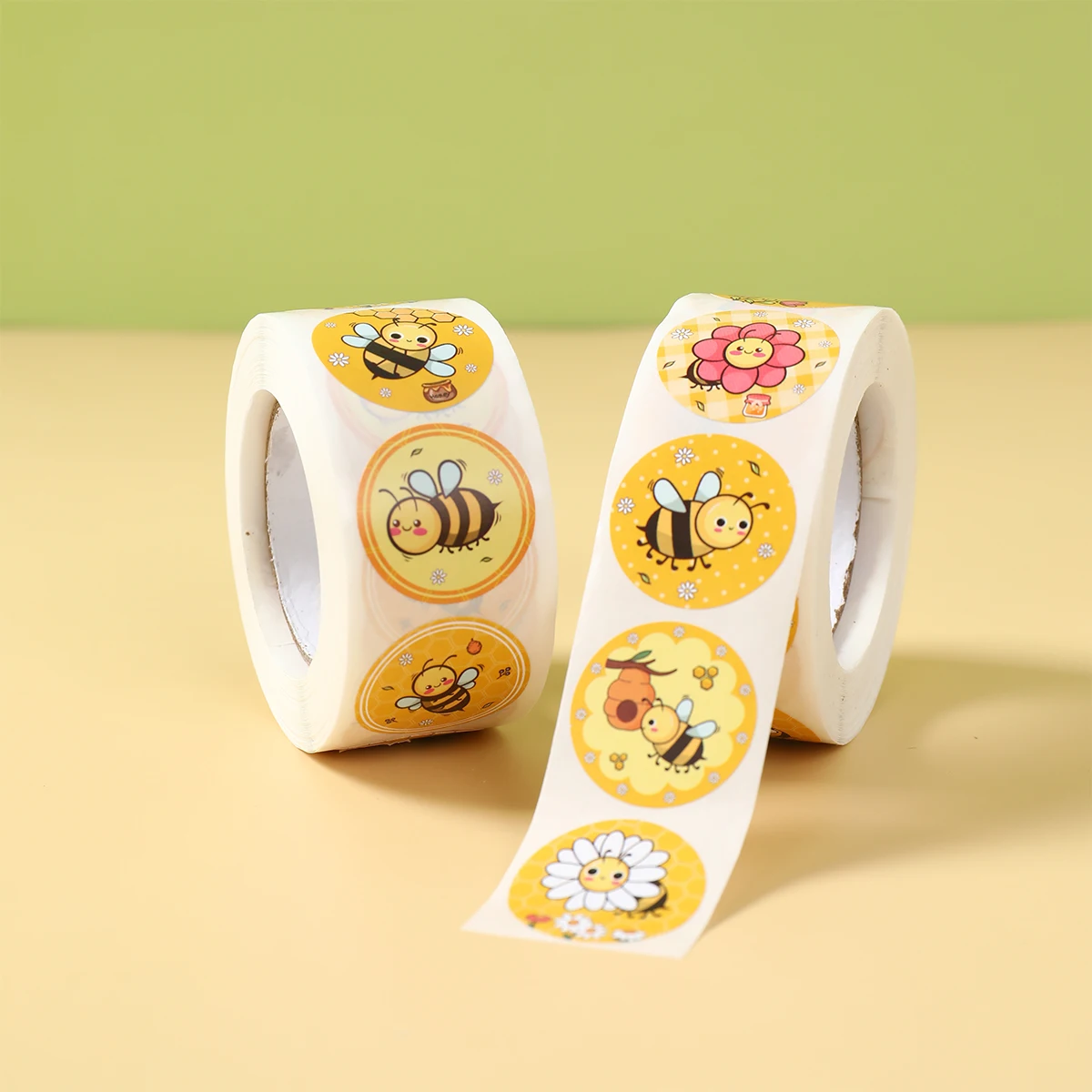 500 Stück/Rolle Bienenaufkleber, niedliche Tieraufkleber, 2,5 cm, wasserfest, selbstklebendes Papier, mobile Belohnungen, Siegeletiketten, Aufkleber für Schreibwaren