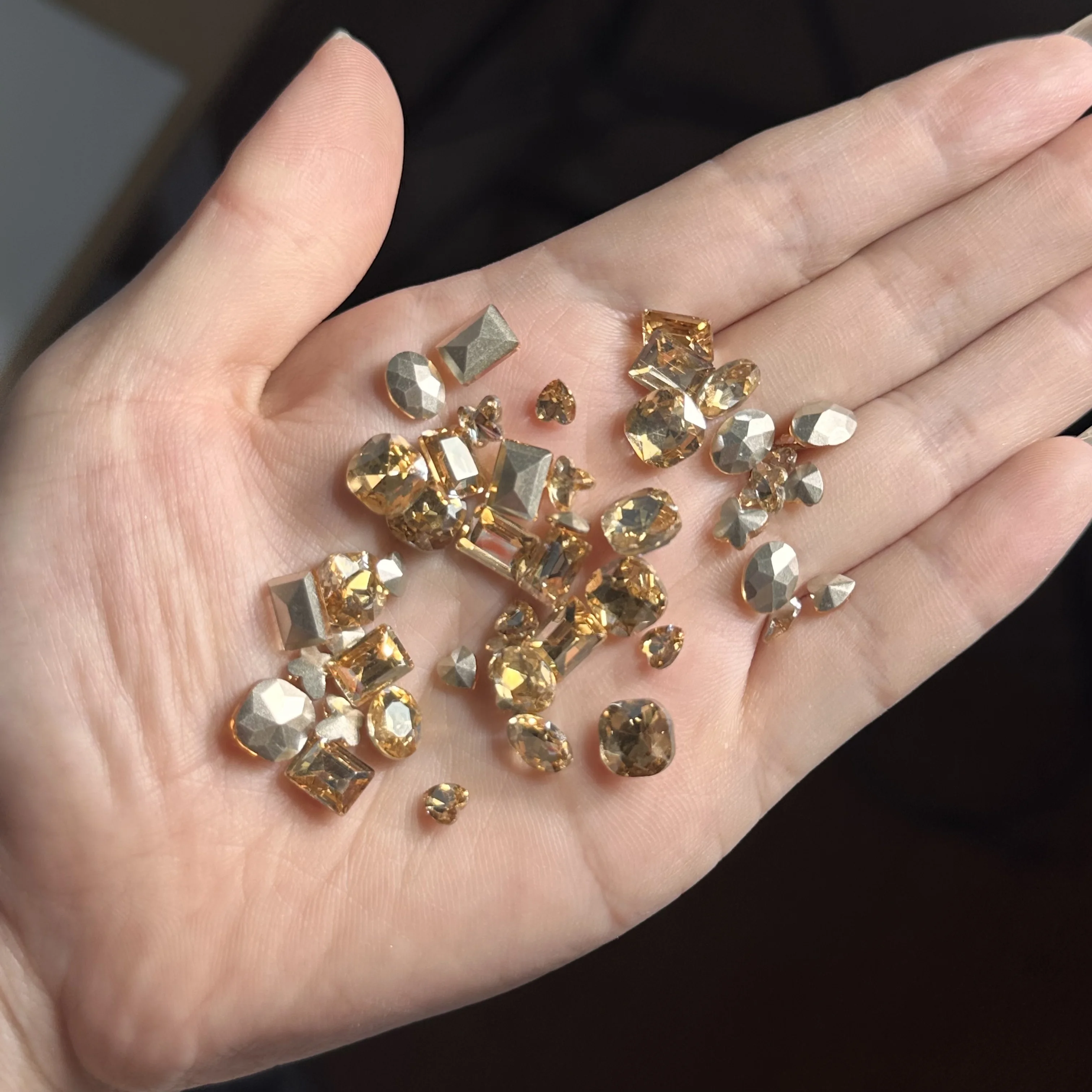 50 Stücke Glänzende Rosa Kristall Nagel Dekoration Herz Quadrat Oval Formen Spitzen Boden Unregelmäßige Nagel Charms Strass DIY Nail art – Detail 5