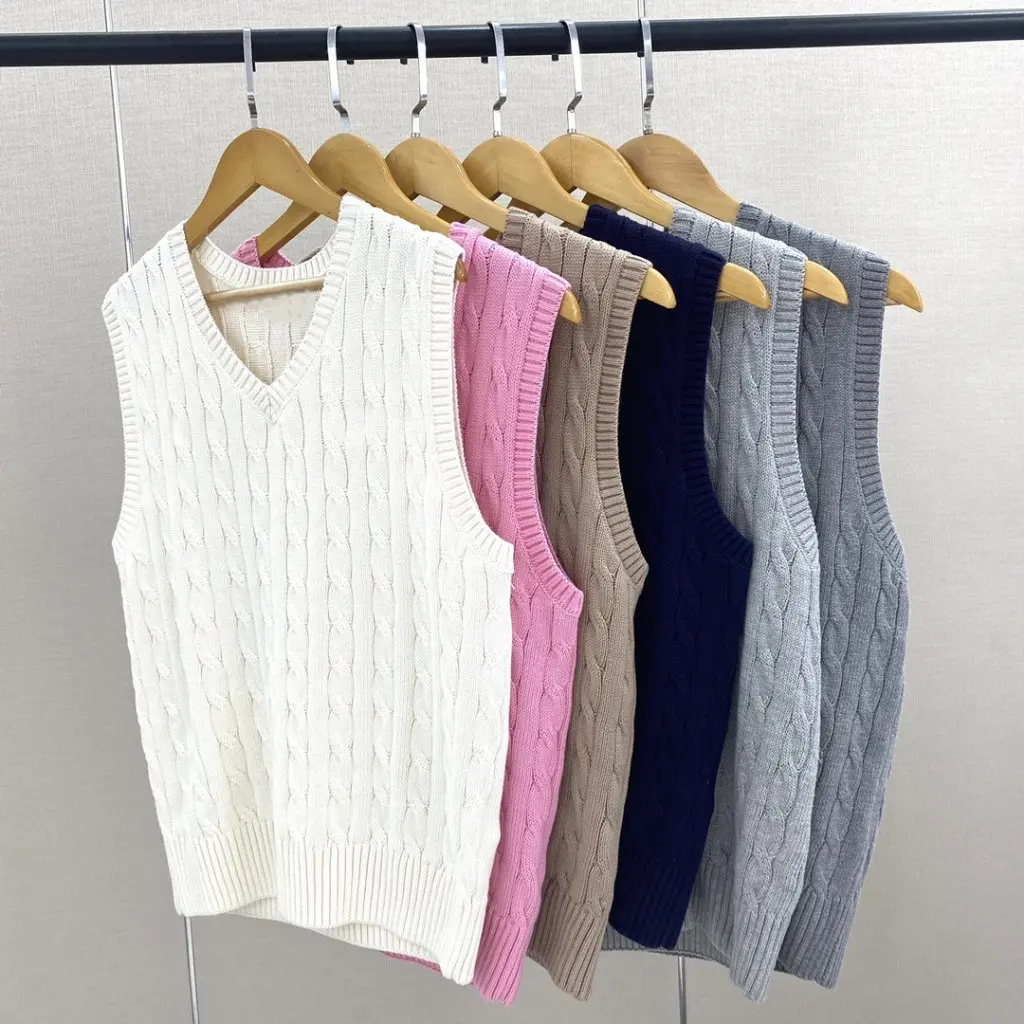 

Women's American Summer Casual R Pony Embroidered Preppy Style Sweater Vest V-Neck Twist Cotton Knitted Top