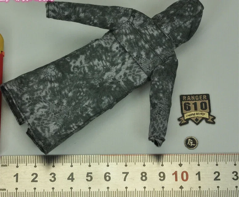 Modelo de casaco camuflado de arame em escala 1/12 para boneca de figura de ação de 6"