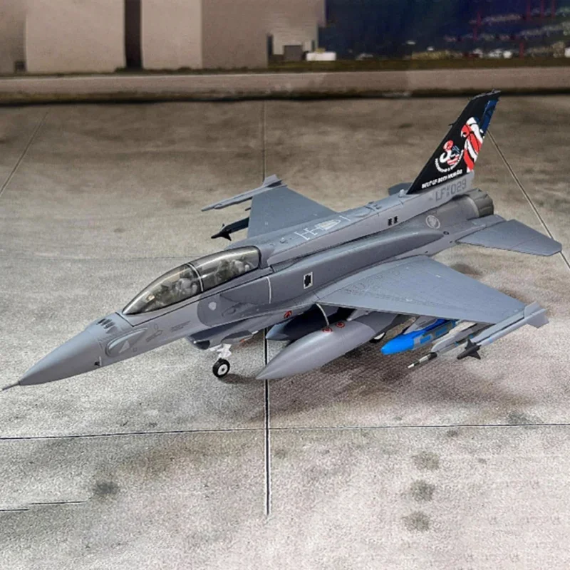 Diecast 1:72 Scale Singapore Air Force F-16D fighter Alloy Finished Simulation Model Static Decoration Souvenir Gifts For Adult