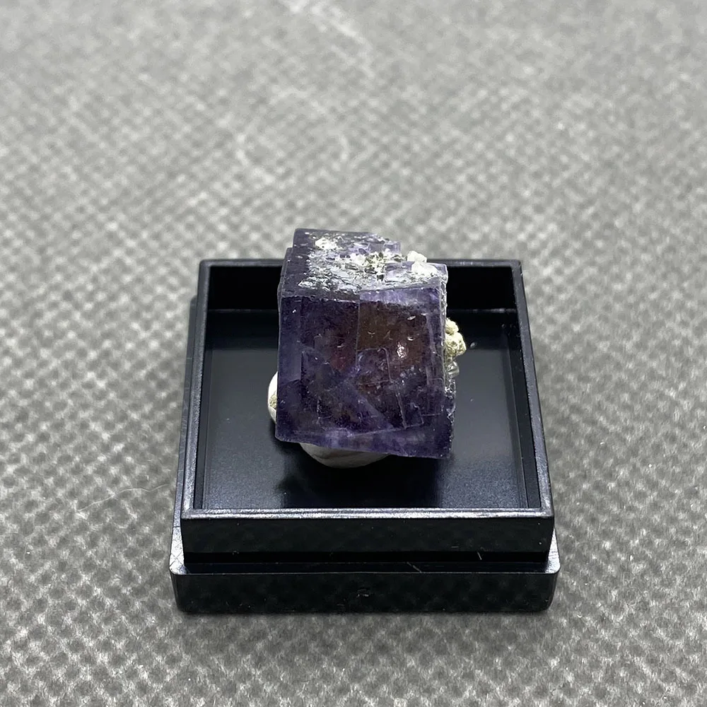 100% natural china yao gang xian fluorite cristal quartzo áspero + caixa tamanho: 27*27*25mm