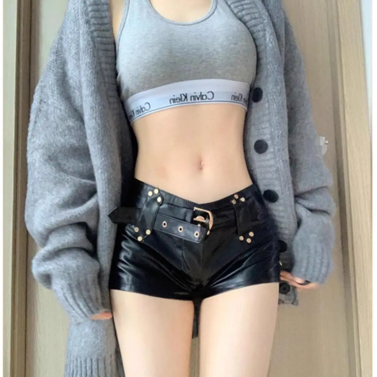 Y2k Spice Girl PU Leather Stretto Sexy Nero Super Shorts Donna Autunno Nuovi Pantaloni caldi avvolti sui fianchi elastici a vita bassa