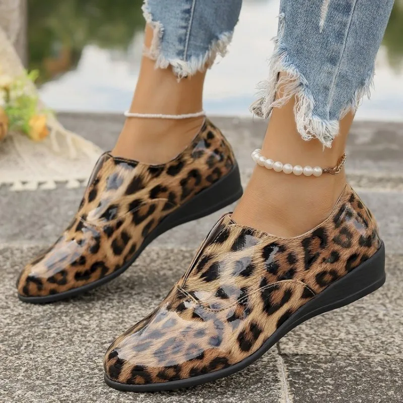 Primavera novos sapatos planos moda feminina cabeça redonda boca profunda leopardo sola macia antiderrapante resistente ao desgaste sapatos de cano baixo