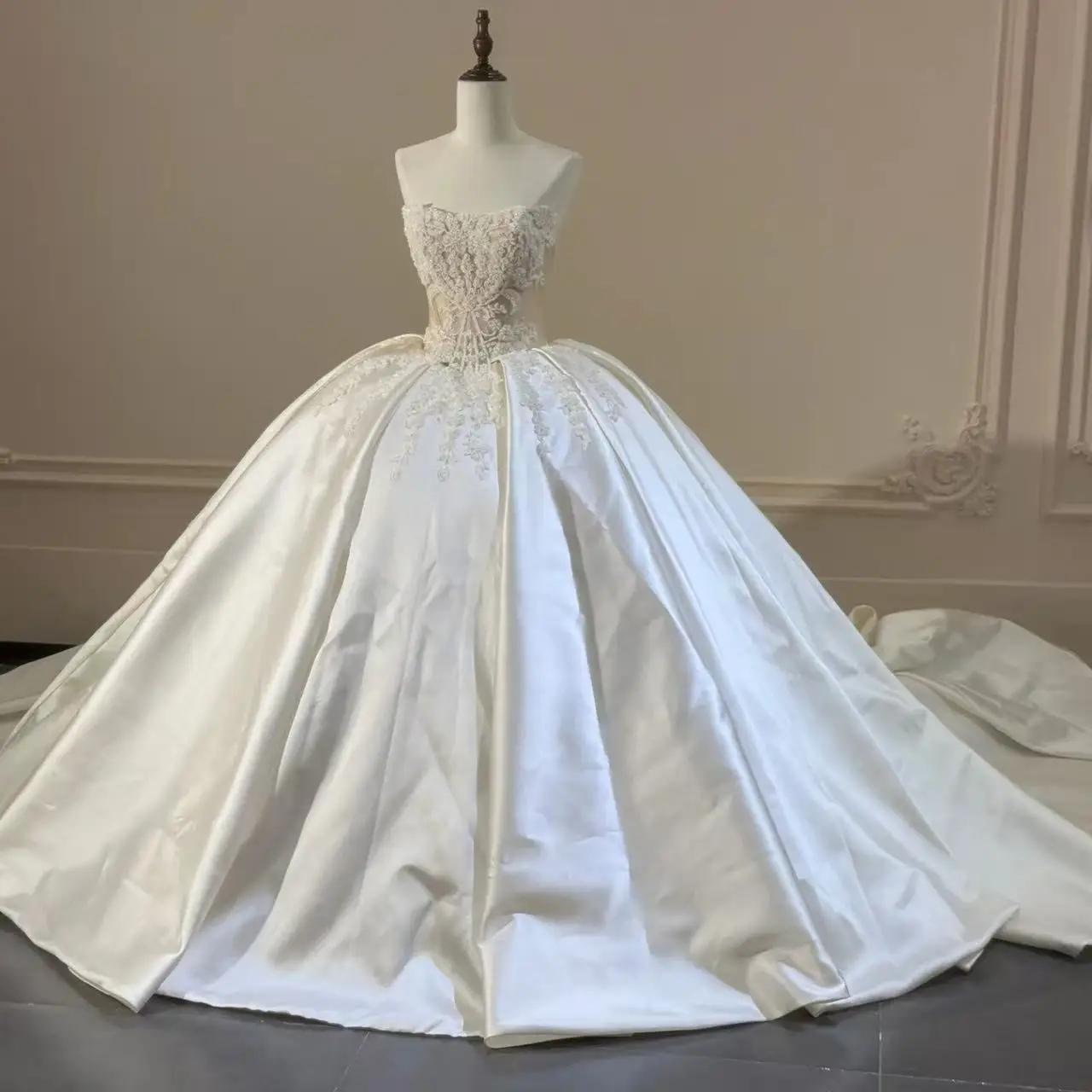 Luxury Satin Ball Gown Custom Wedding Dress Strapless Pearl Beaded Lace Corset Bodice Lace Up Back Long Train Vestido de Novia