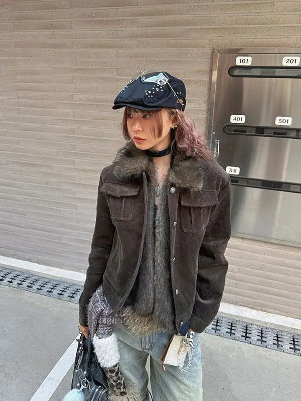 

Ретро-куртка из вельвета для женщин, ранняя весна, маленький размер, уникальное красивое пальто, свободный крой, длинный рукав, на пуговицах