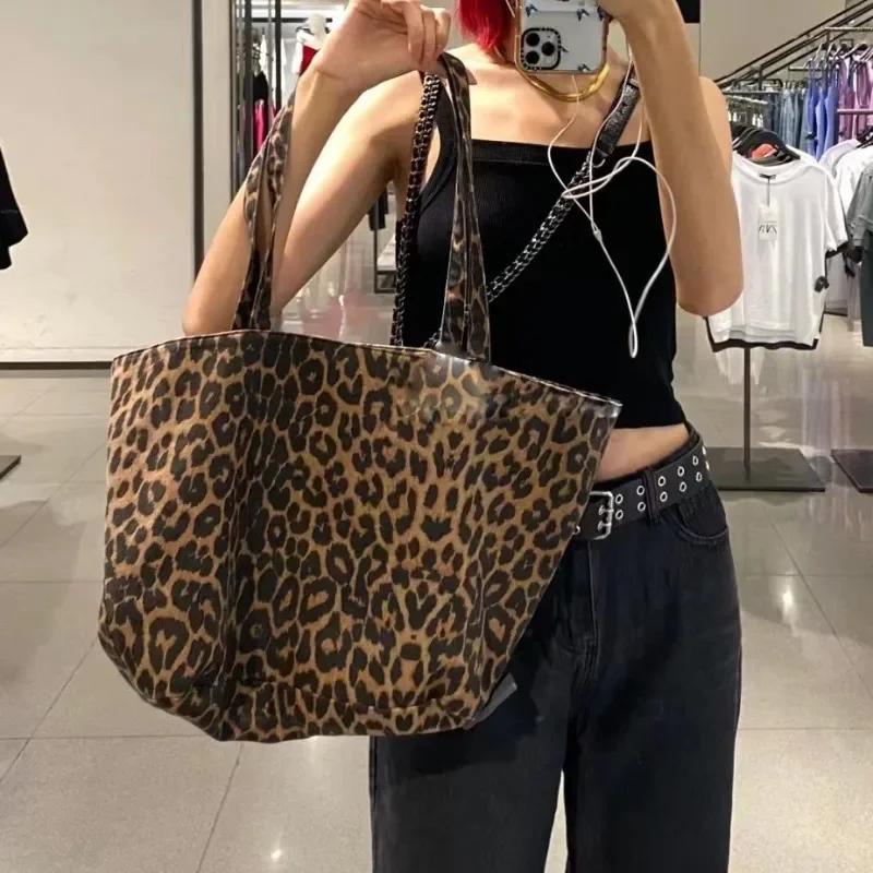 

Versatile Leopard Print Casual Commuting Tote Bag Large Capacity Travel Shoulder Big Bag Women 2024 Autumn New Style