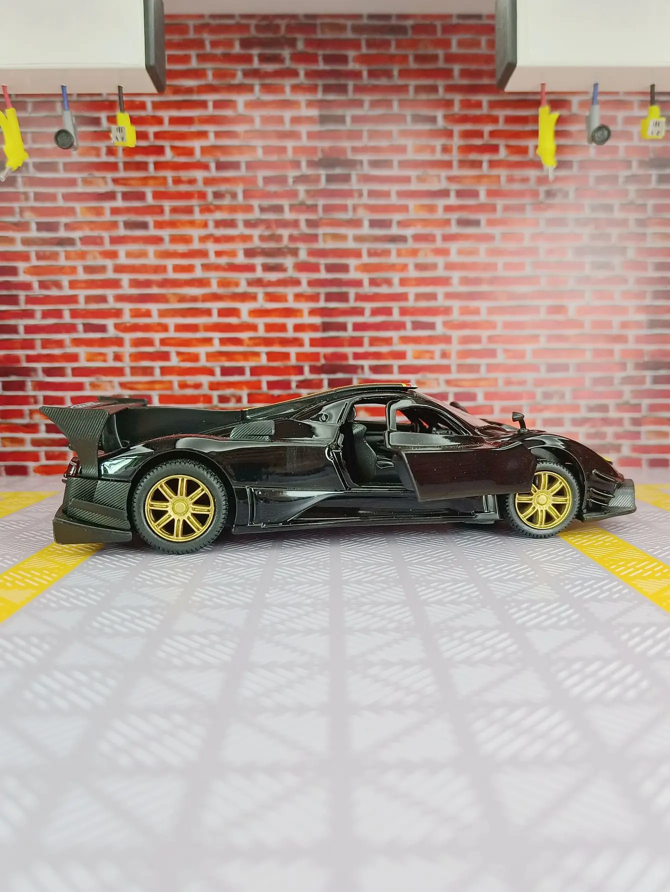 CCA 1:31 simulation Pagani Zonda Alloy Car Model has sound and lighting functions doors on both sides that can be opened view 3