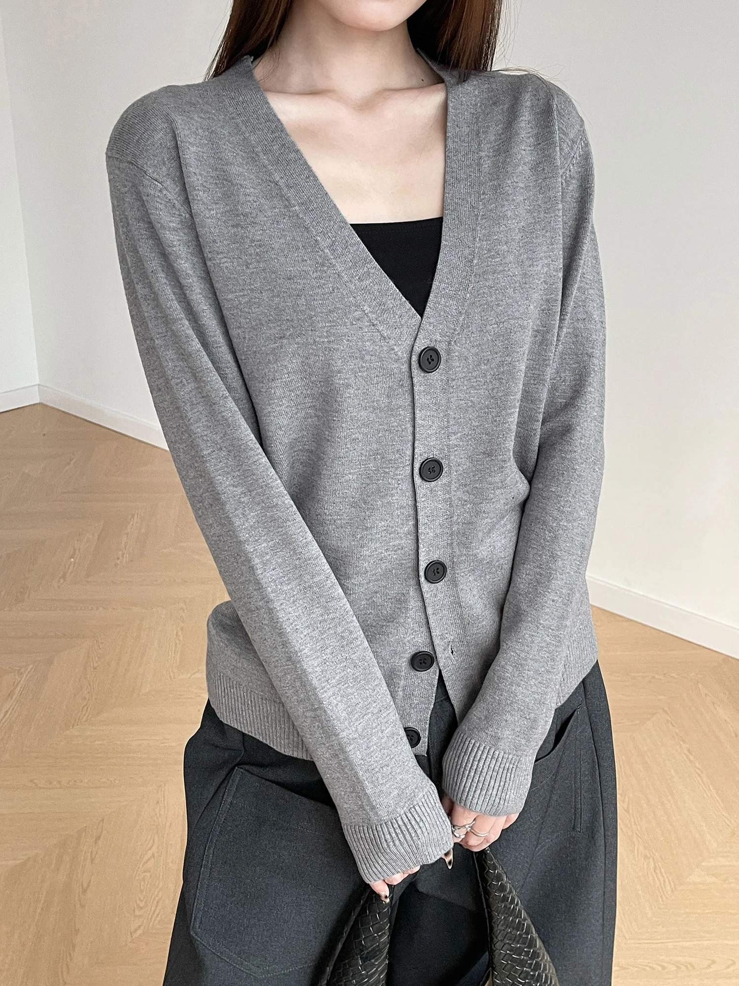 

Женский вязаный кардиган Inbeowroom: свободный крой, длинный рукав, V-образный вырез, комфортный повседневный топ из мягкой смесовой ткани (полиэстер)