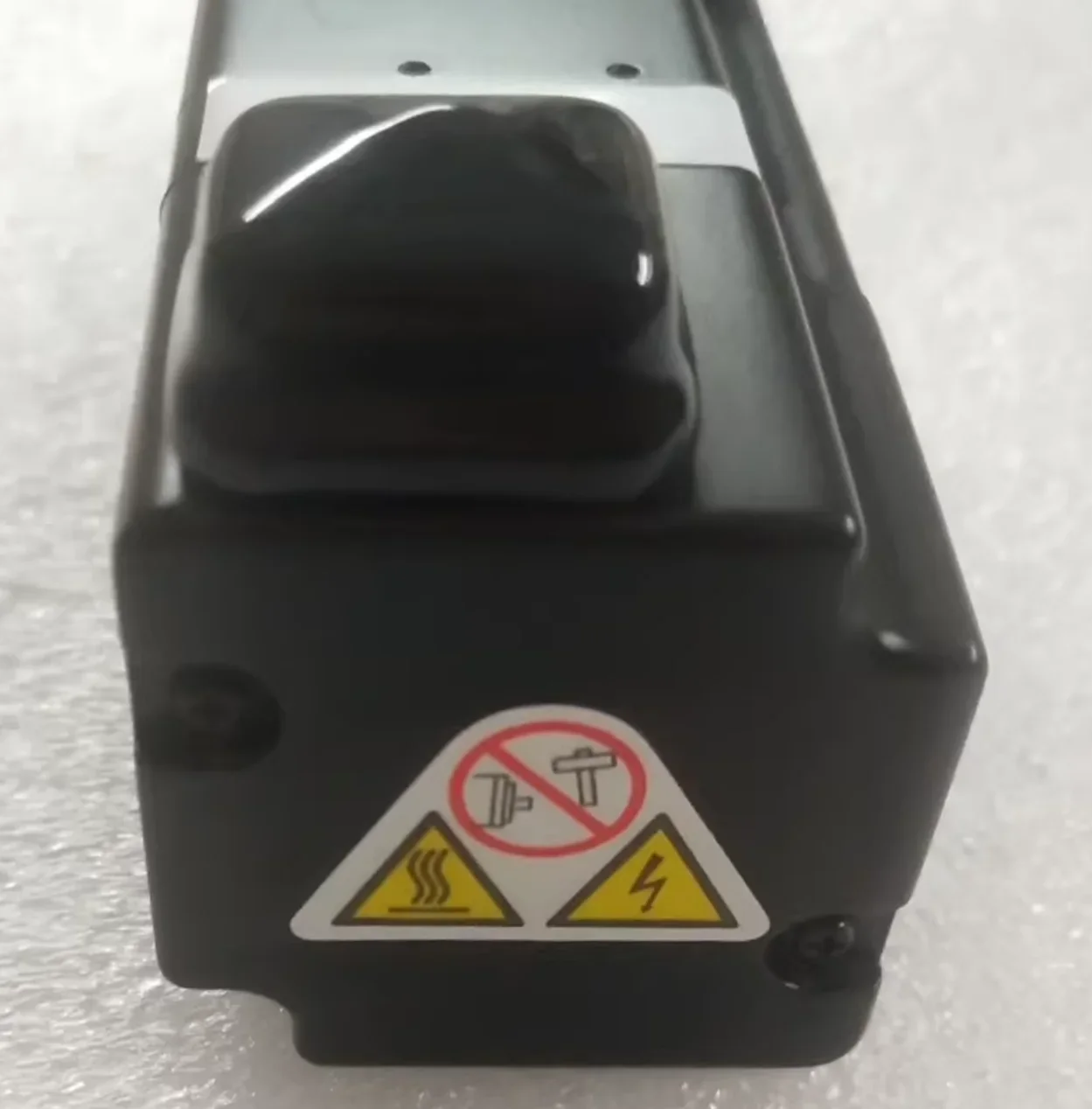 

SGMJV-01AAABC Brand New Servo Motor Original Genuine，Fast shipping，SGMJV 01AAABC