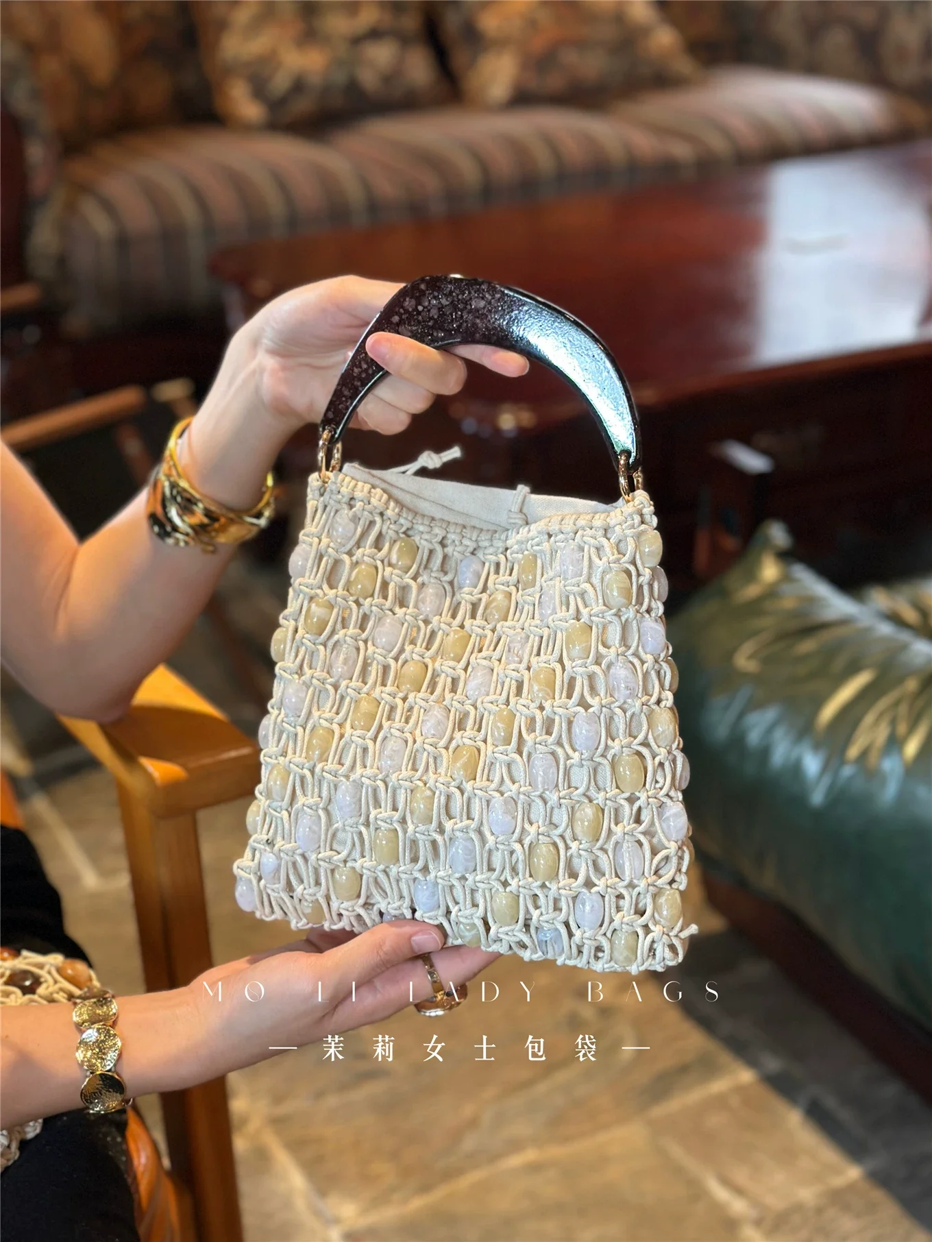 Fashion Beads Beaded Woven Handmade Bucket Bag Hollow Out Wood Handheld Women Handbag Casual Tote Bag Holiday Vacation Beach Bag
