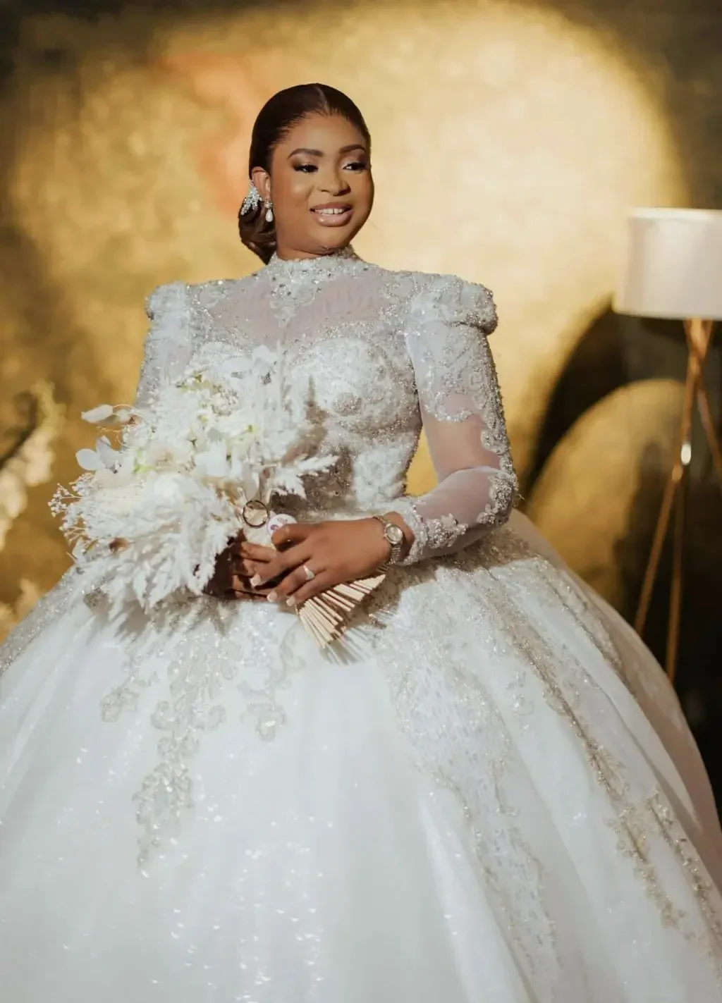 

Customized High Neck Appliques Beads Wedding Dress Chapel Train Long Sleeves Robe De Mariée Ballgown Luxury Bridal Gown