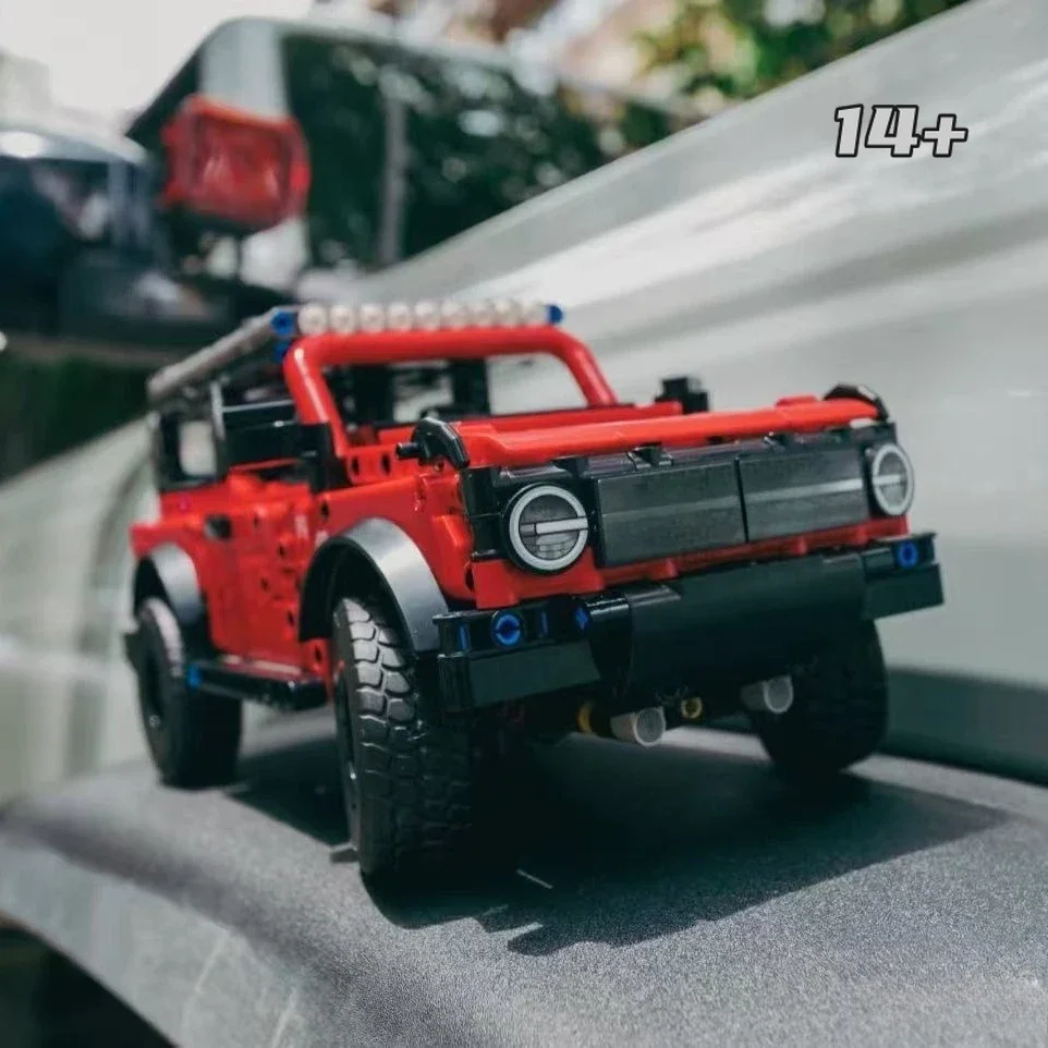 

Коллекционный конструктор Disney Innovative 42213 Ford Bronco: Детализированная коллекционная модель для демонстрации, сувениры для фанатов