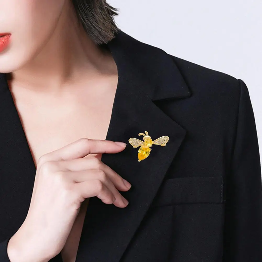 Secure Brooch Clasp Safe Pin Mini Brooch Bee Shape Pin Rhinestone Inlay Accessory Zinc Alloy Badge for Coats Sweaters Scarves