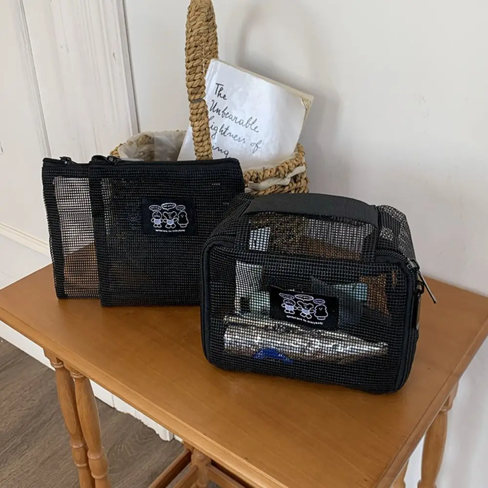 حقيبة مكياج شبكية خفيفة الوزن محمولة مجوفة للسفر وجيوب أدوات الزينة شفافة ذات سعة كبيرة وسحاب أحمر الشفاه