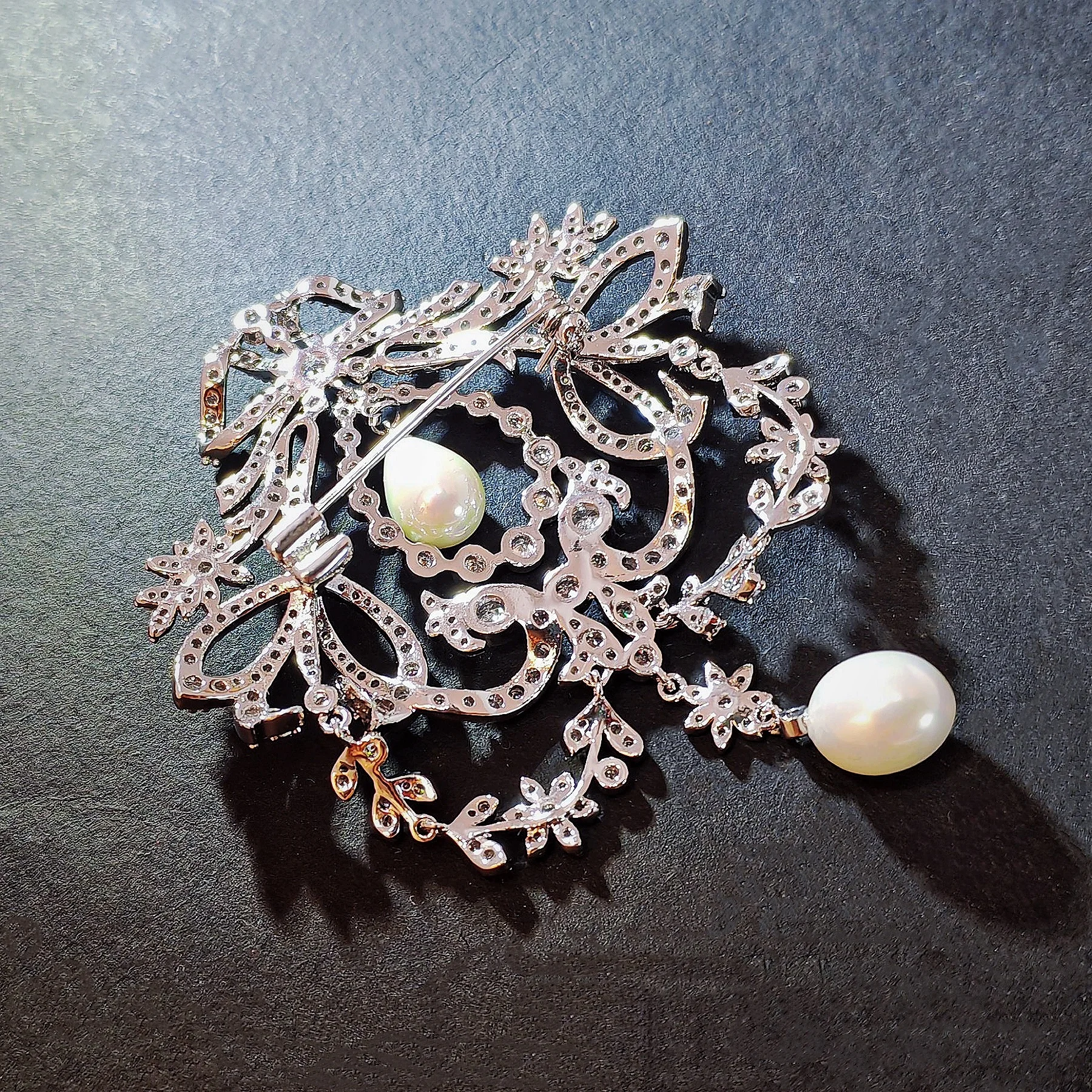 Retro Era Ribbon Foliate Link Chain Pearl Drop Brooch Wedding Accessory