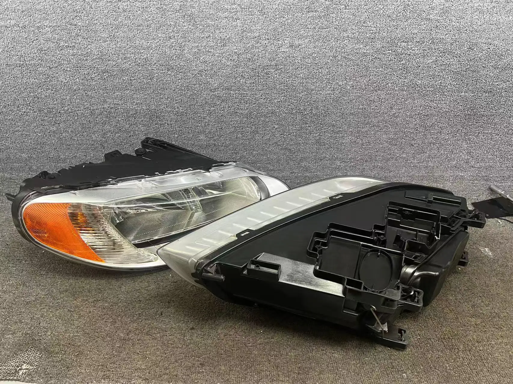 Suitable for Volvo S80 headlights, halogen headlights, original assemblies, factory removed headlights, plug and play function
