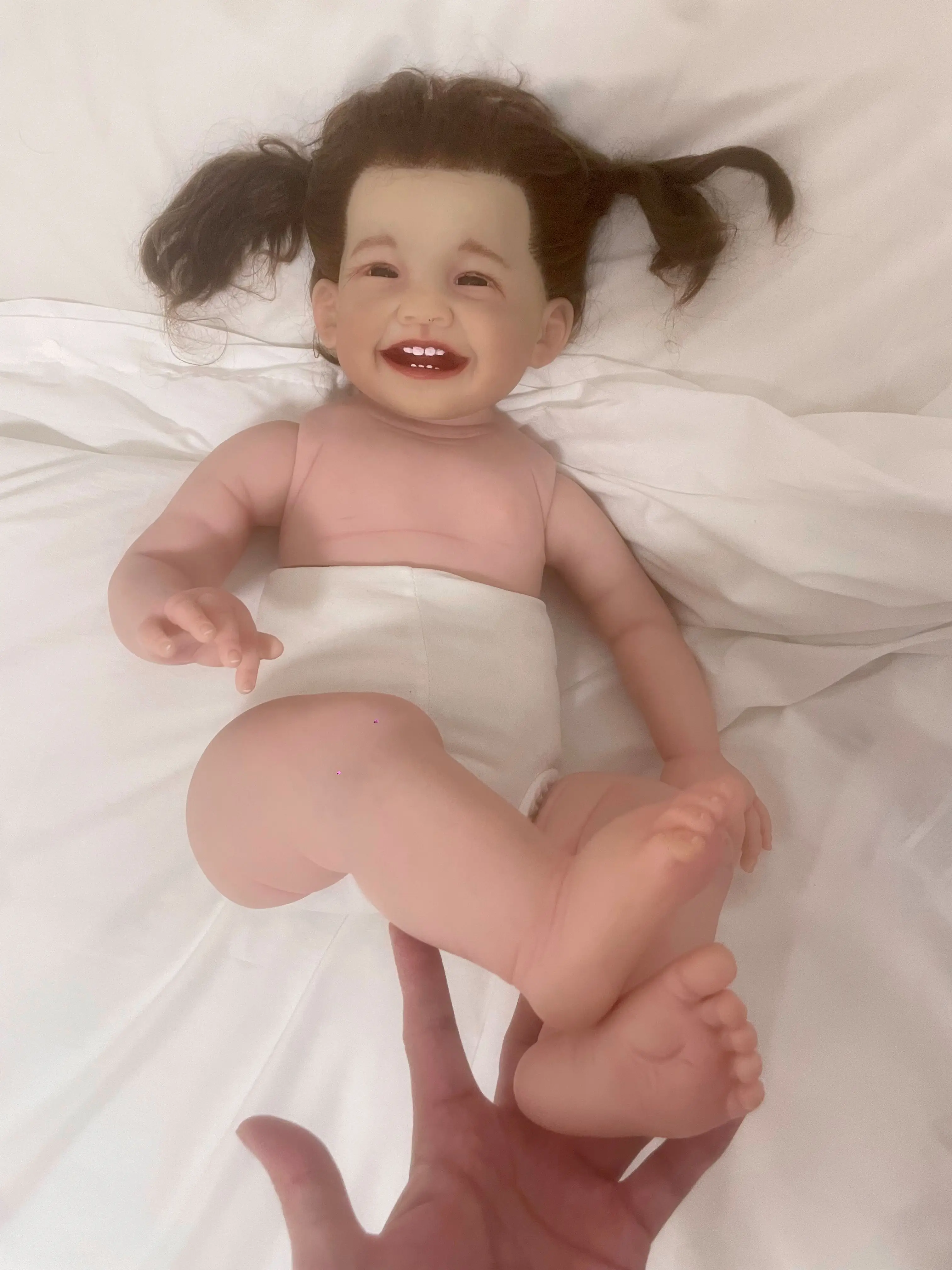 Mila Muñeca Reborn de 28 pulgadas Niña enorme Mila Niña sonriente Kit pintado con conectores y cuerpo de tela con pelo enraizado a mano