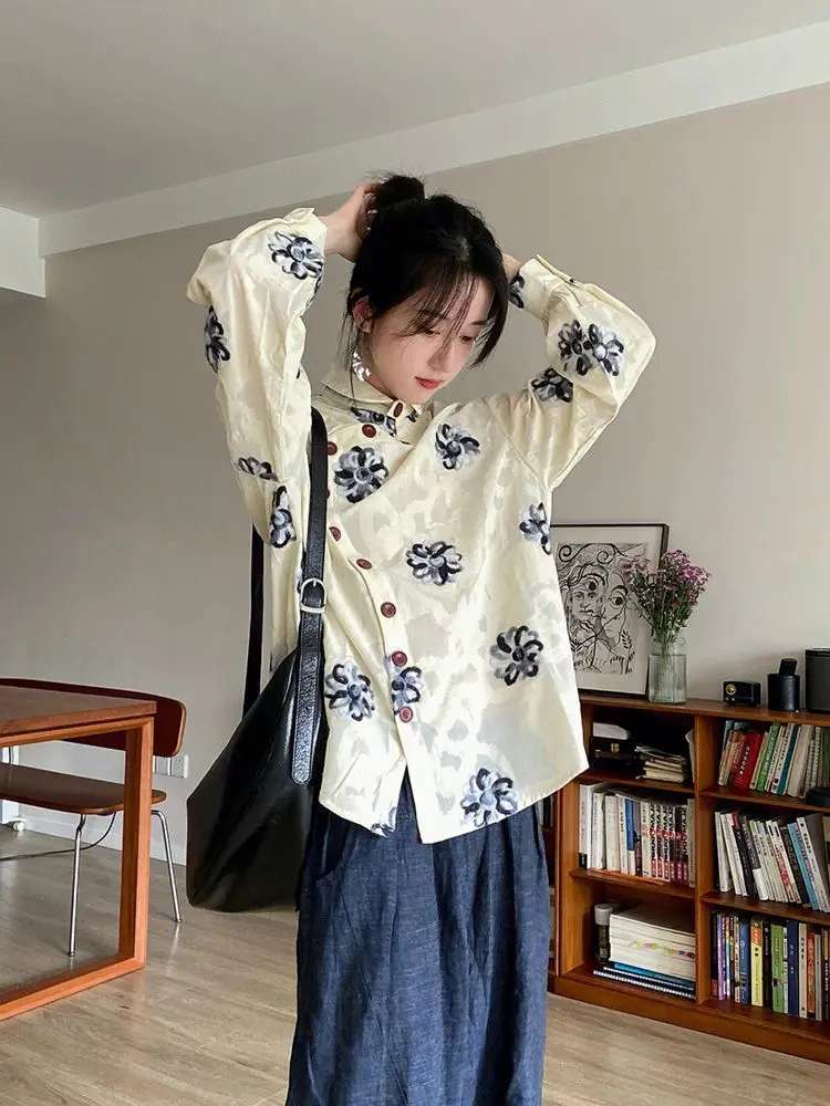 New Chinese style retro plate flower hollow print women\'s spring 2024 new design sense niche loose shirt