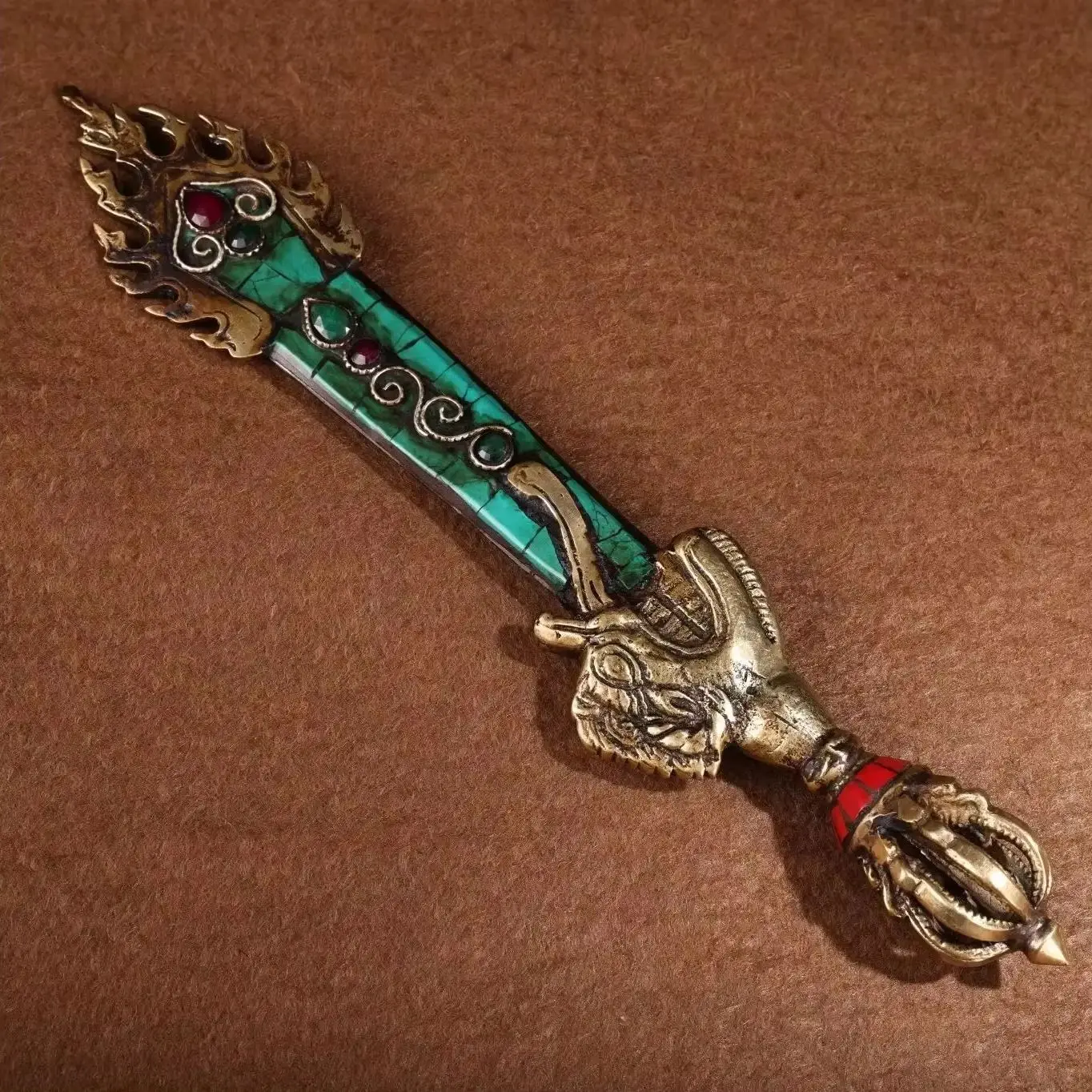 

11 "Старые непальские храмы, бронзовый контур в золоте, мозаика, окрашенный драгоценный камень, бирюзовый меч Манджушри, амулет Ваджра, зал поклонения