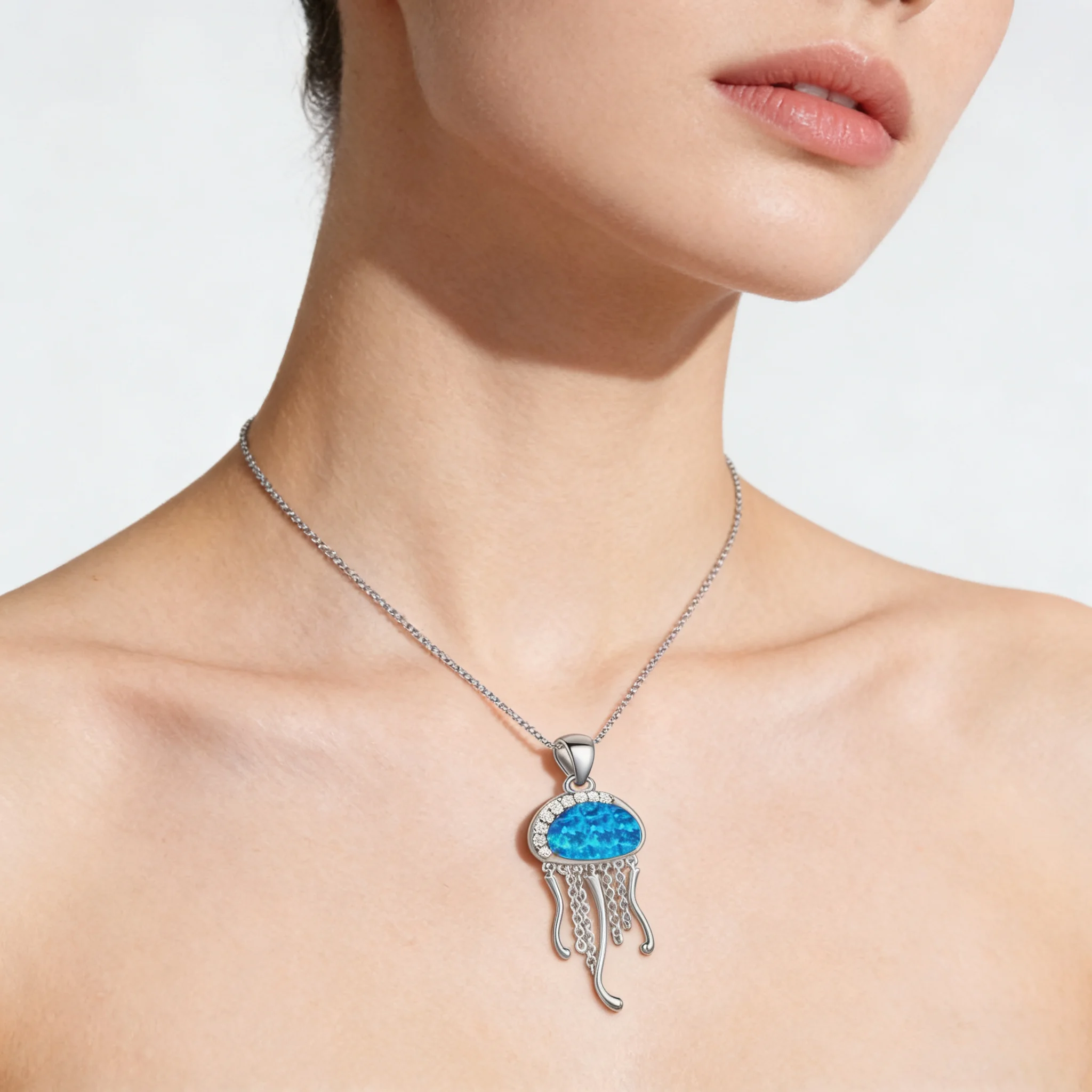 قلادة أنيقة على شكل قنديل البحر مع تاج من حجر الراين المتلألئ من العقيق الأزرق، هدية مجوهرات فاخرة فريدة من نوعها تحت عنوان المحيط للنساء