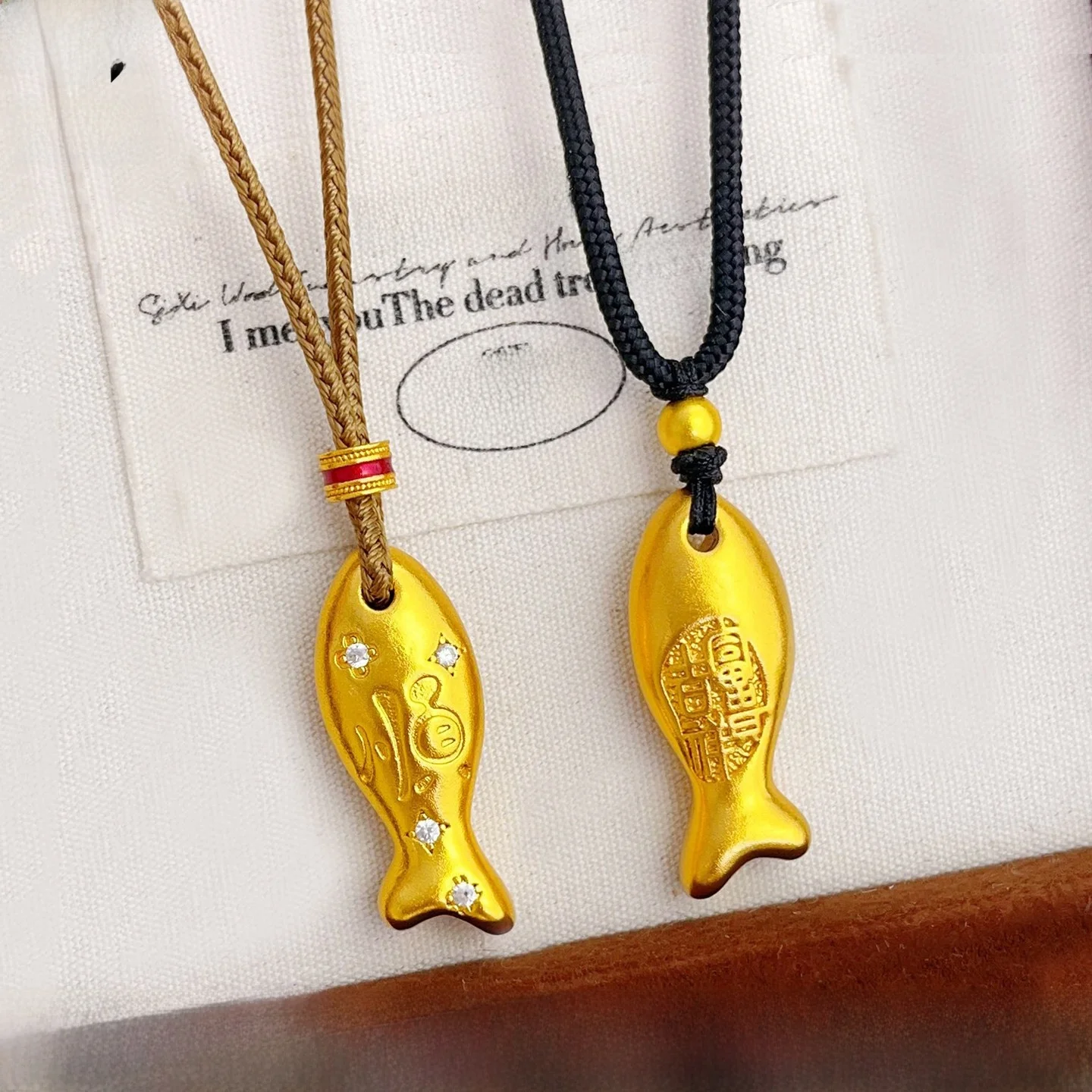 colar-com-pingente-de-diamante-em-ouro-de-areia-da-good-luck-gold-store-design-de-peixe-liso-estilo-chines-tradicional-presente-feminino-da-moda