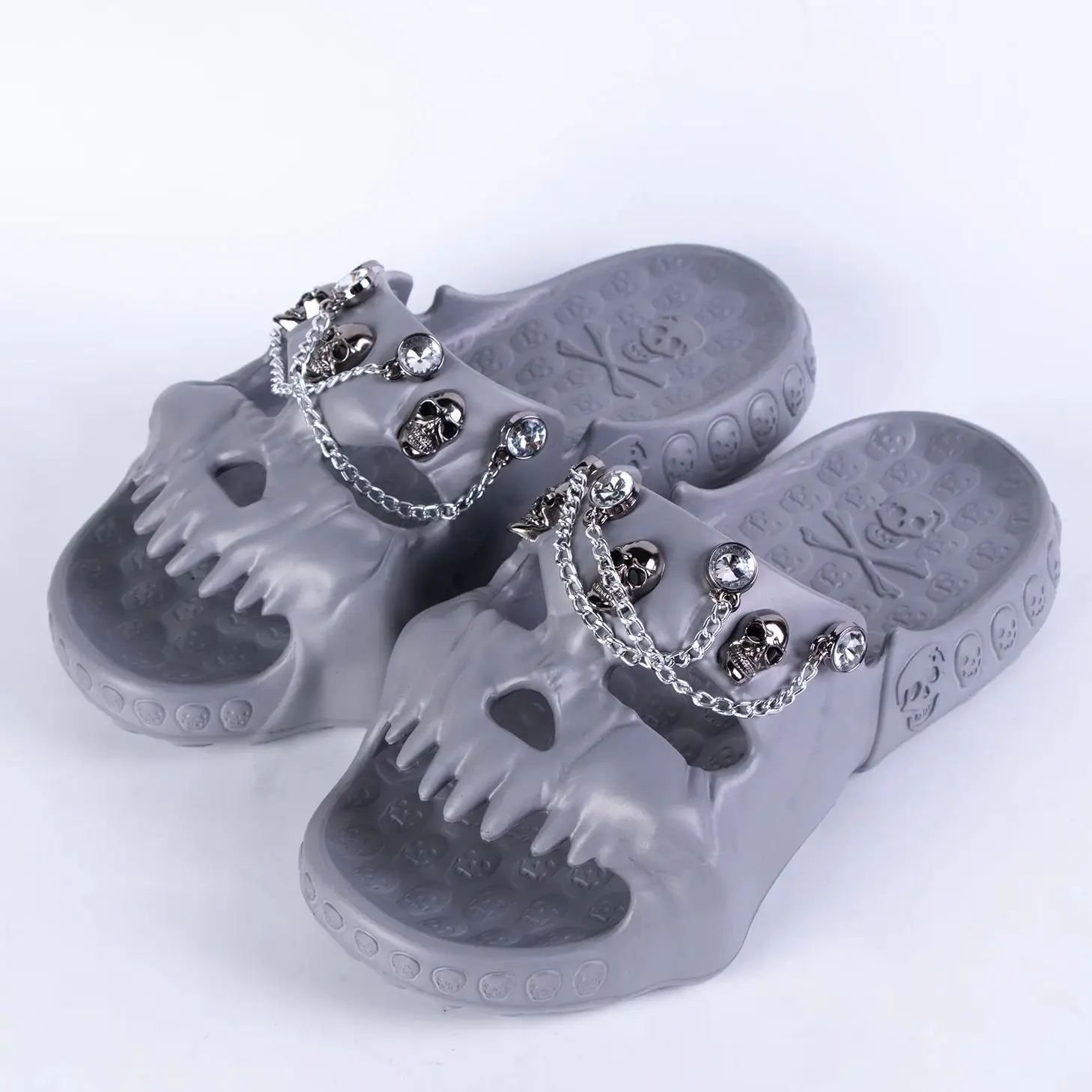 Summer Men Slippers Punk Chains Metal Skull Decorations Slides Outdoor Beach Sandals Lovers Casual Non-slip Indoor Home Shoes 47