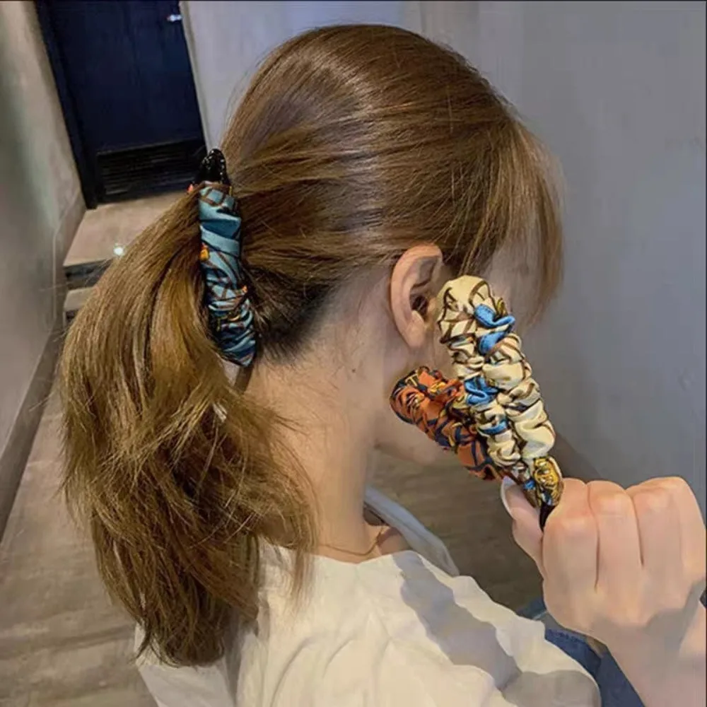 

New Korean Style Crinkled Banana Clip Fabric Headwear Vertical Clip Hair Wear Daily