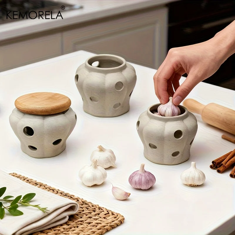 

KEMORELA Белая керамическая банка для хранения чеснока с бамбуковой крышкой, вентилируемый полый дизайн, идеально подходит для хранения чеснока и имбиря на кухне