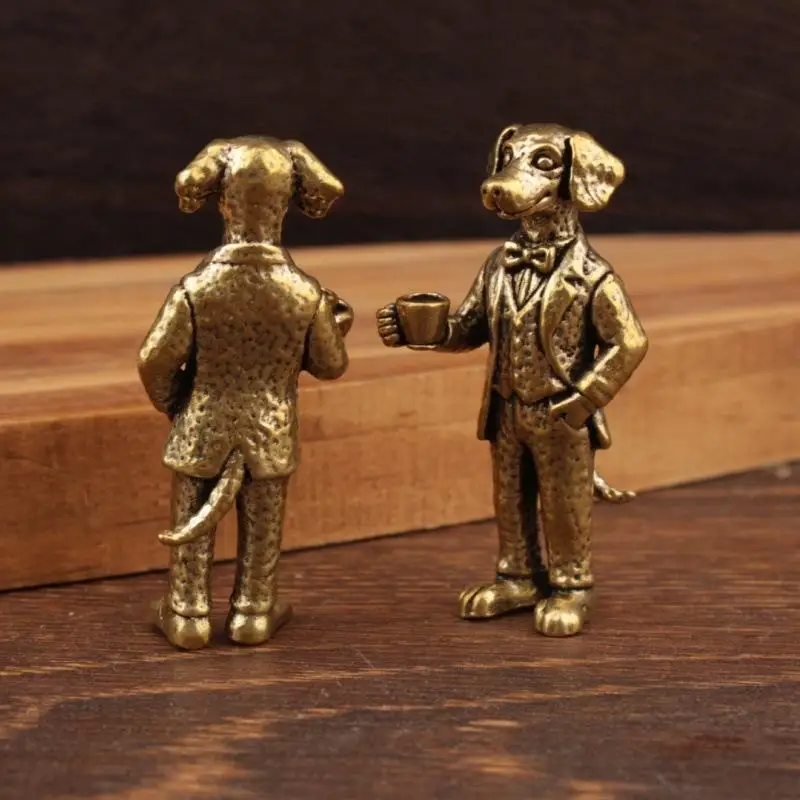 Handgefertigte Messingfigur eines Gentleman-Hundes mit charmantem Fliegenkragen, Teetrinkender Welpen-Statue für die Dekoration von Bücherregalen zu Hause, Kunsthandwerksgeschenk – Detail 4