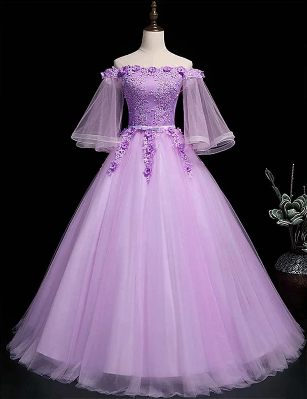 

Luxurious Floral Quinceanera Dresses Princess Ball Gown Off Shoulder Half Sleeve Floor Length Tulle with Appliques Embroidery