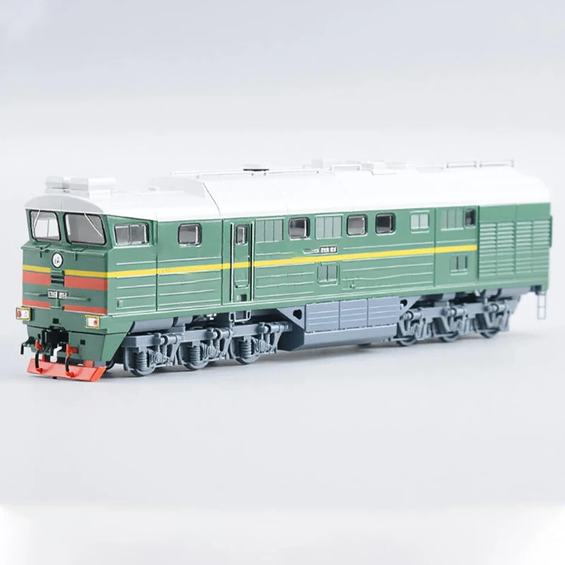 

1:87 Scale Plastic Model Soviet 2TE116 Wide-gauge Twin-engine Diesel Locomotive Static Display Collectible Souvenir Decoration