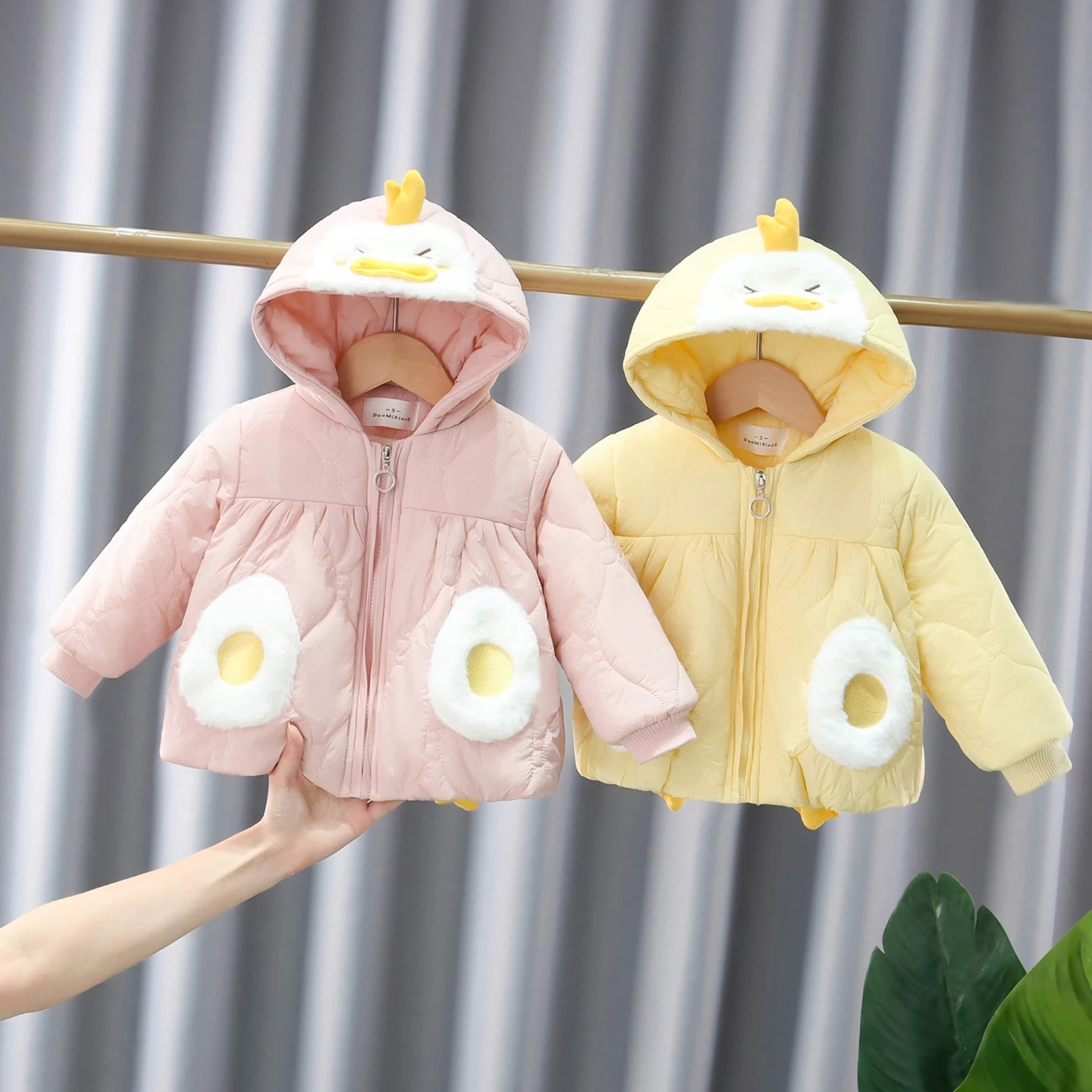 

Утепленная хлопковая куртка для девочек, зимняя, на флисовой подкладке, с капюшоном, теплая детская одежда, зимний комплект для девочек, хлопковое пальто с капюшоном
