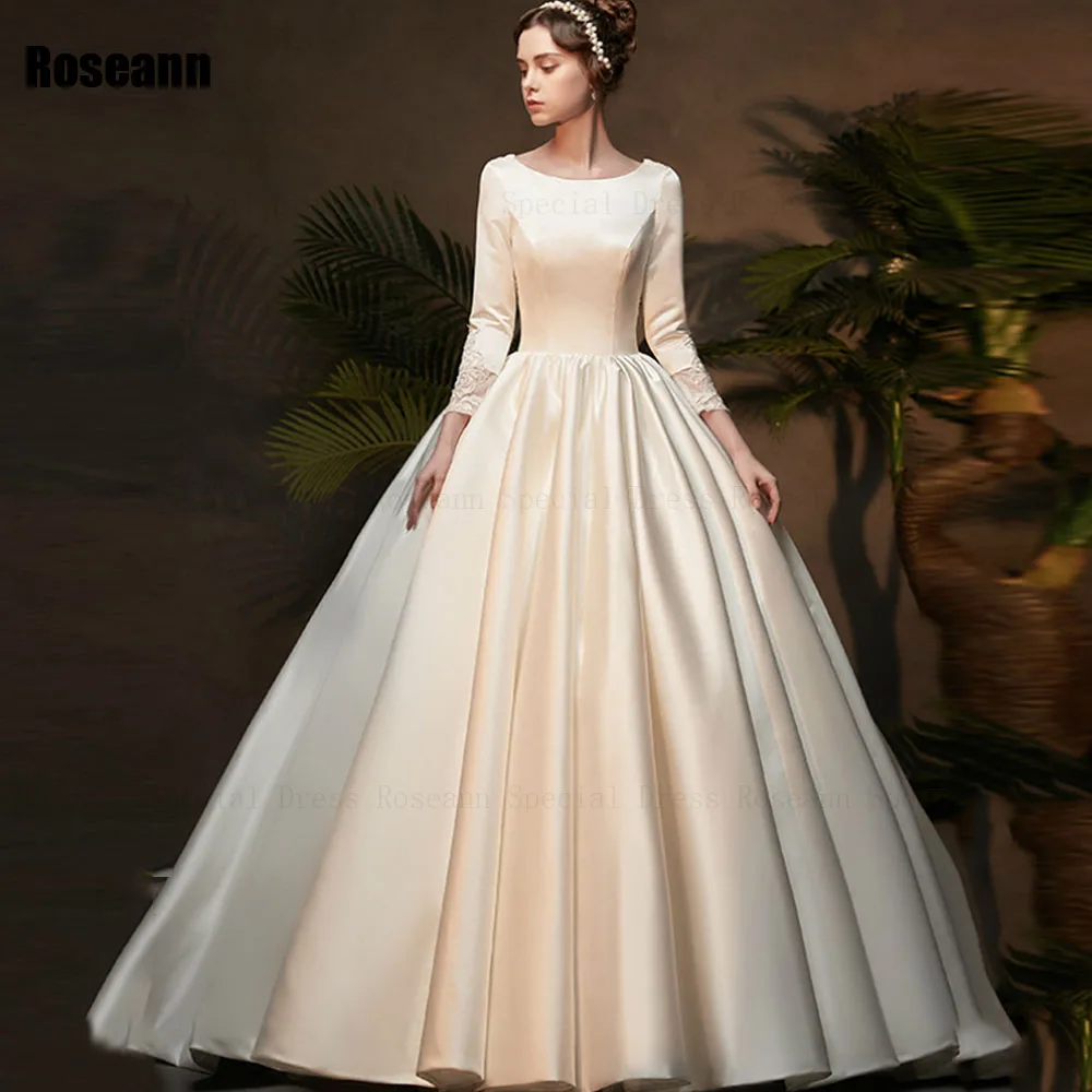 ชุดแต่งงานมุสลิมแบบสั่งตัดทรงเอไลน์สีงาช้าง แต่งลูกไม้ กระดุม ผ้าพลีท คอทรงโอ ผ้าซาติน ชุดเจ้าสาวยาวลากพื้น