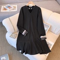 Plus-size women's autumn casual commuting loose and comfortable dress Black crew neck cutout splicing long-sleeved dress large